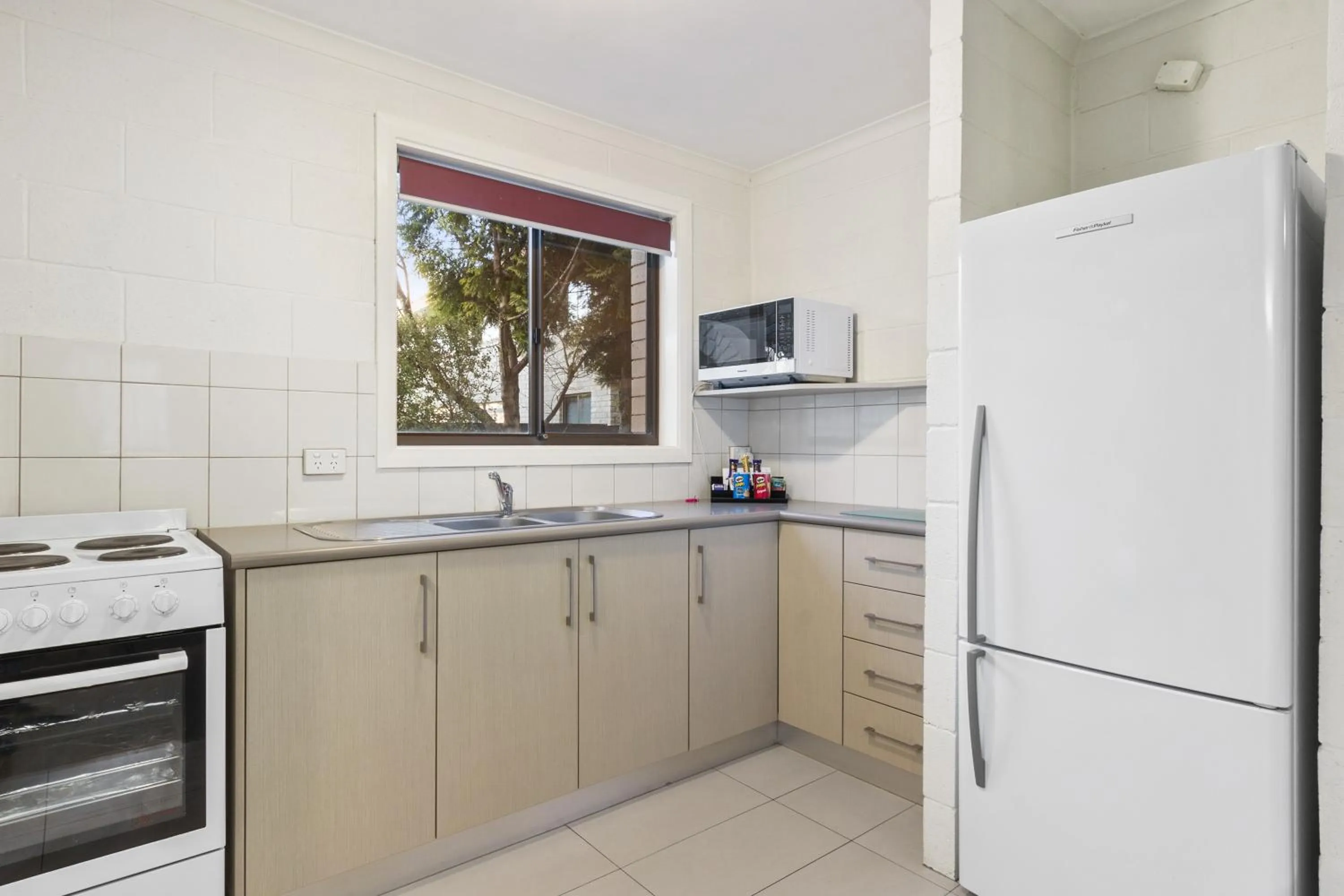 Kitchen or kitchenette in Grosvenor Court Apartments