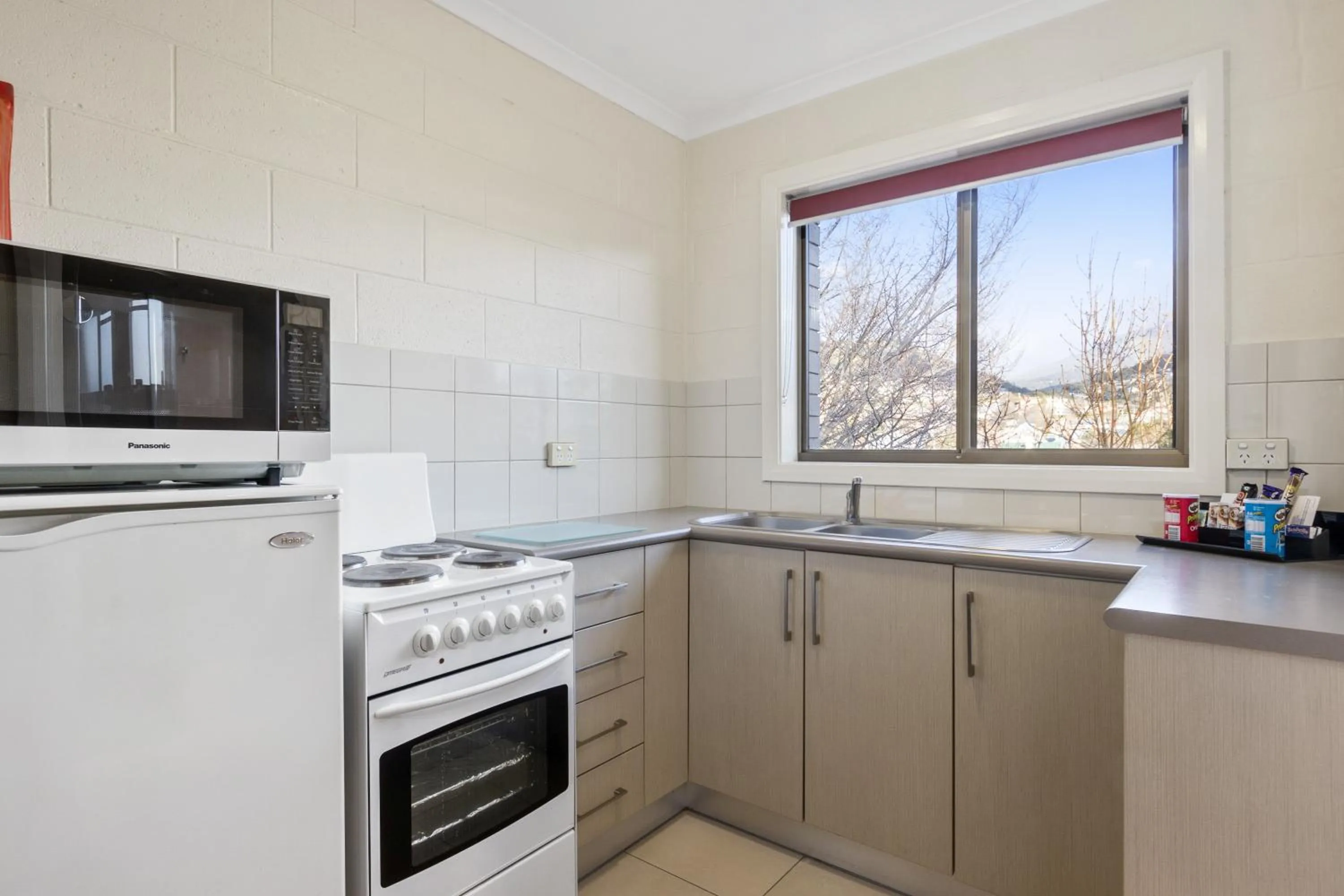Kitchen or kitchenette in Grosvenor Court Apartments