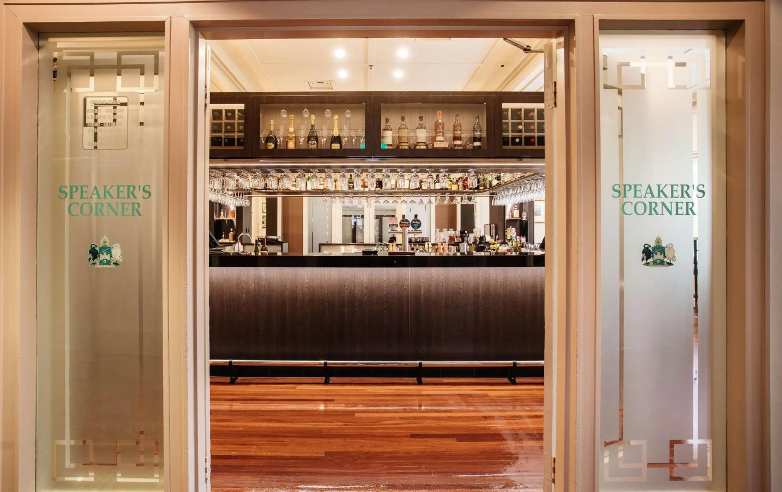 Lounge or bar in Hyatt Hotel Canberra - A Park Hyatt Hotel