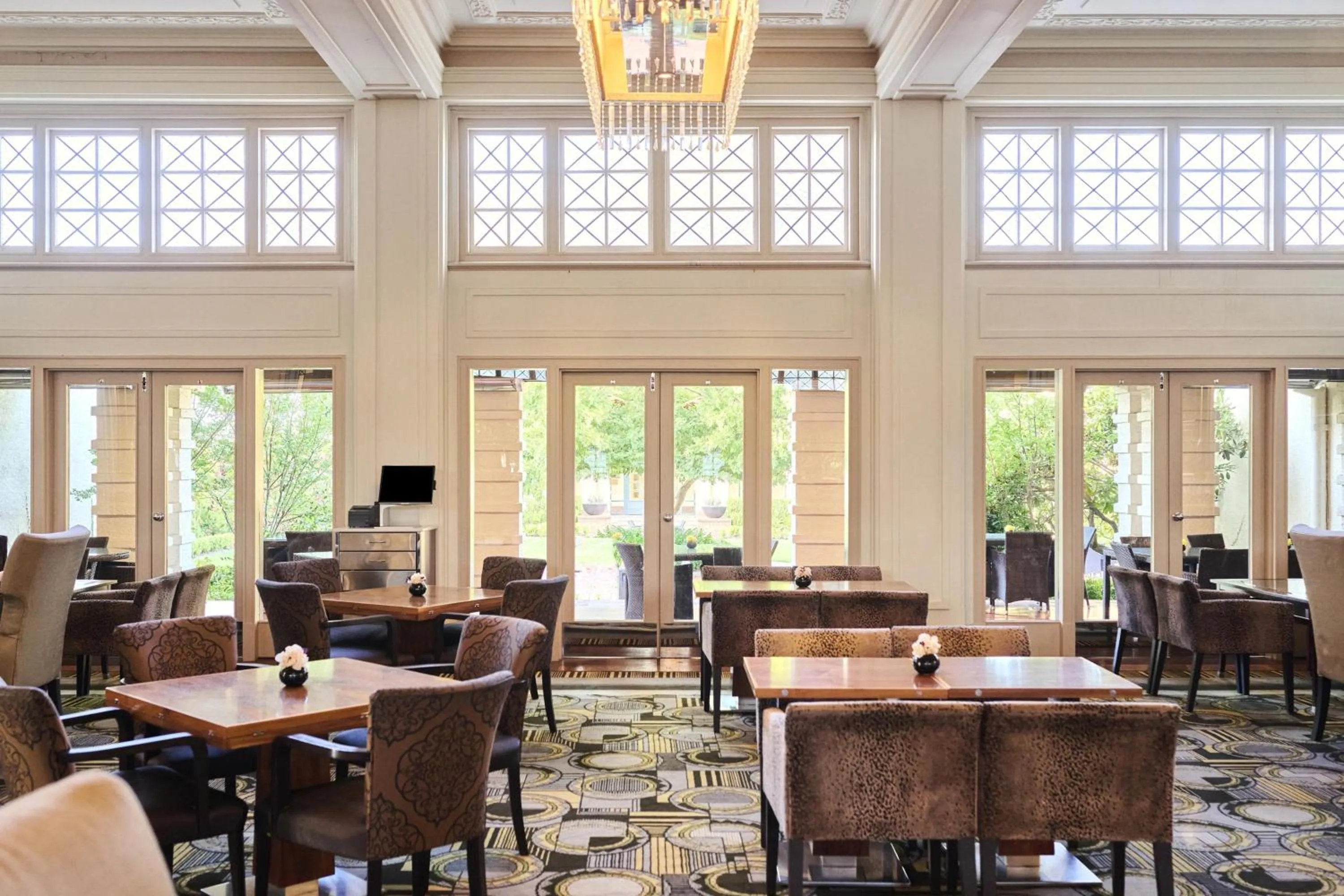 Lounge or bar in Hyatt Hotel Canberra - A Park Hyatt Hotel