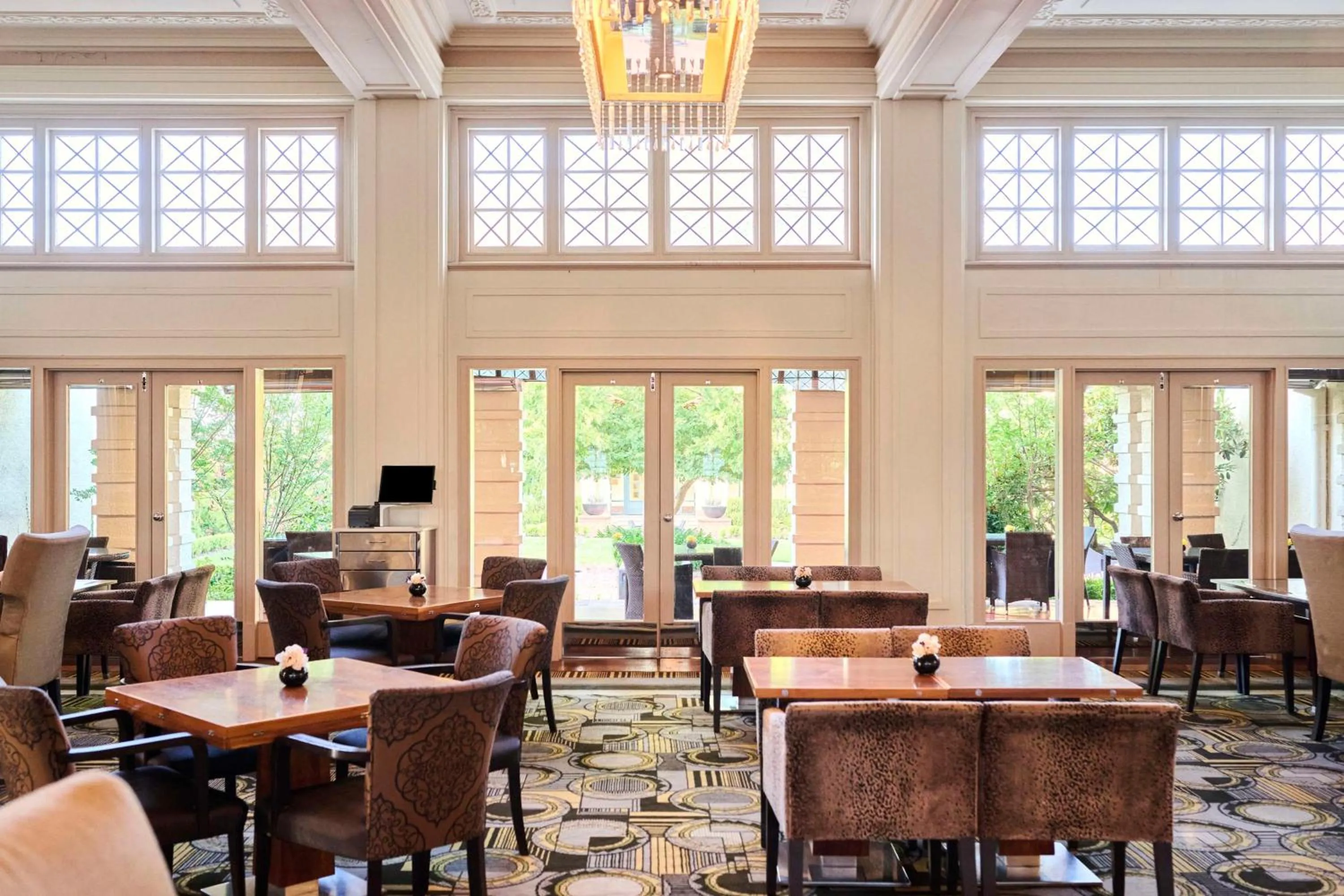 Lounge or bar in Hyatt Hotel Canberra - A Park Hyatt Hotel