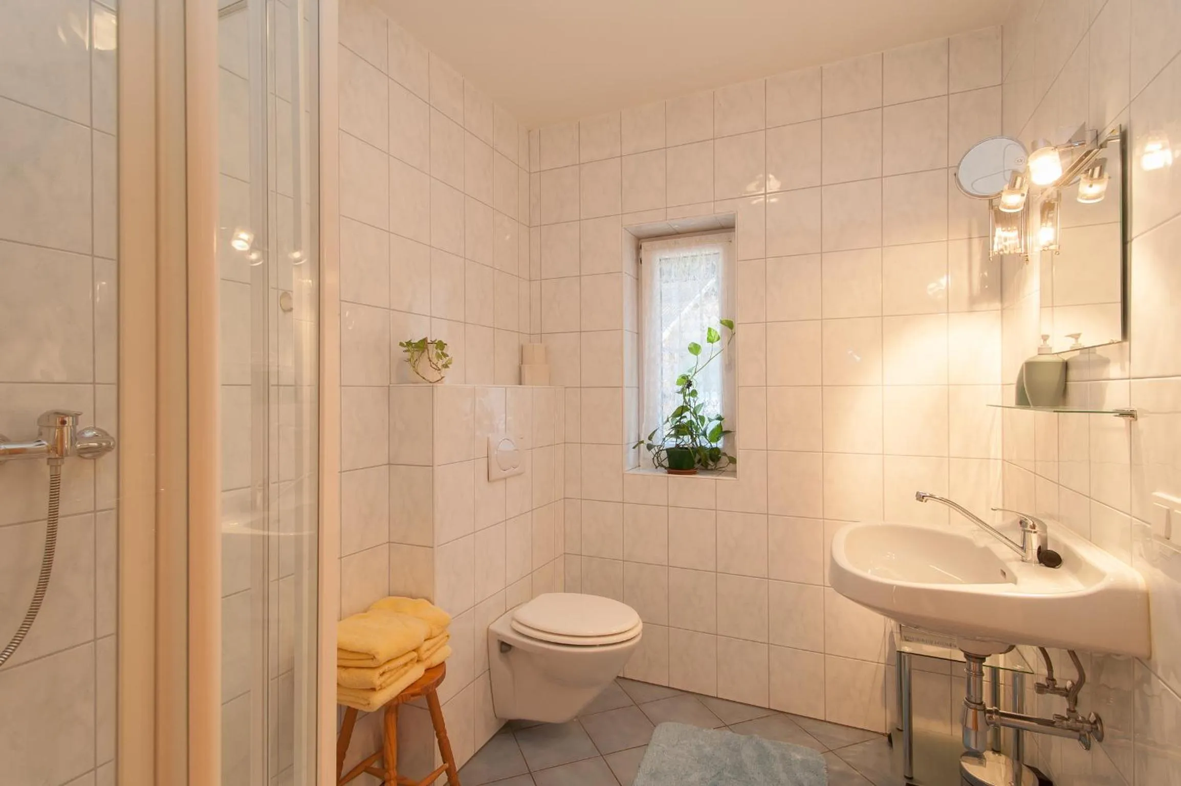 Photo of the whole room in Lug ins Land