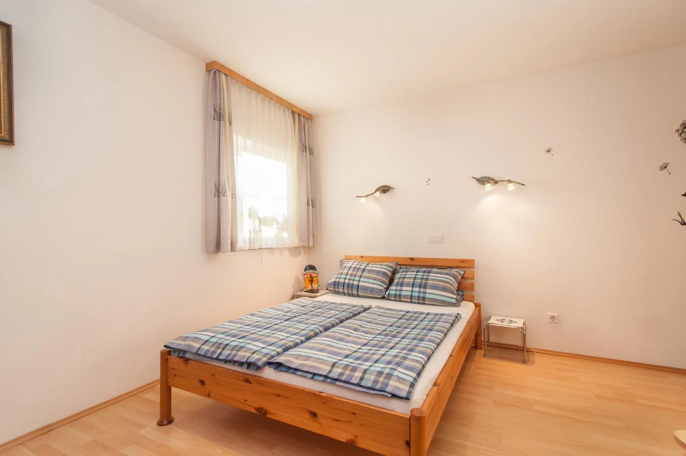 Photo of the whole room in Lug ins Land