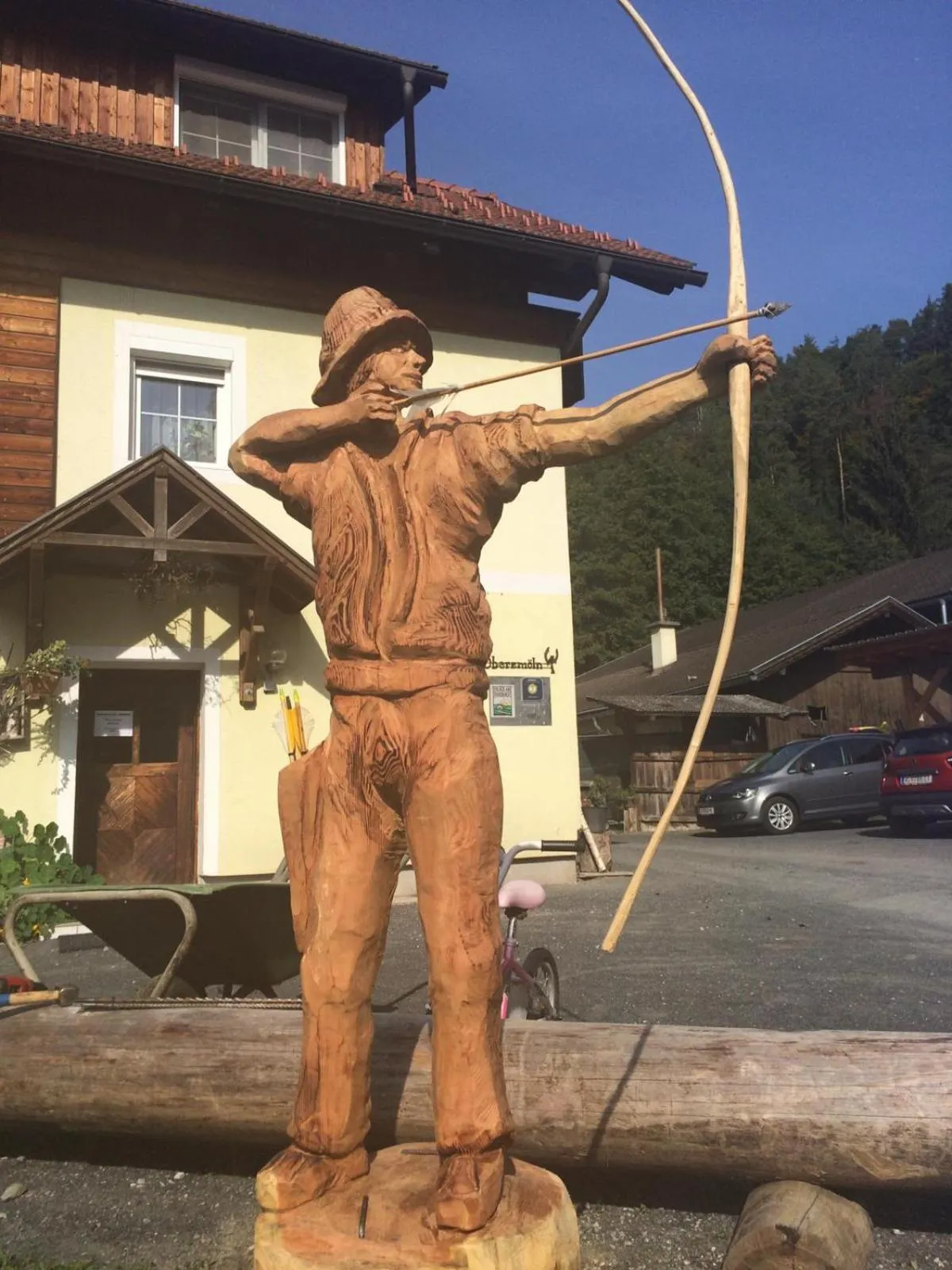 Property building in Lug ins Land