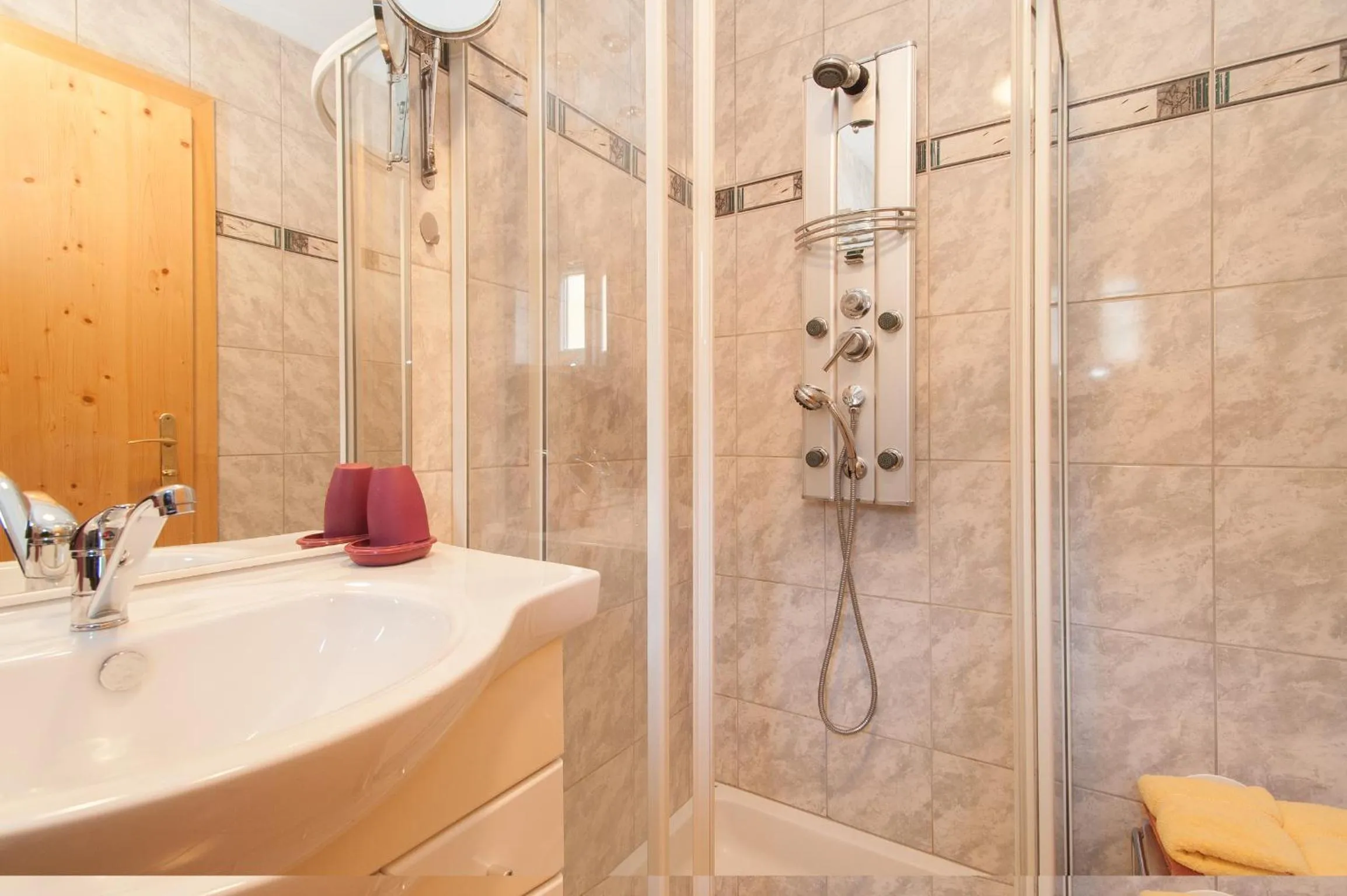 Photo of the whole room in Lug ins Land