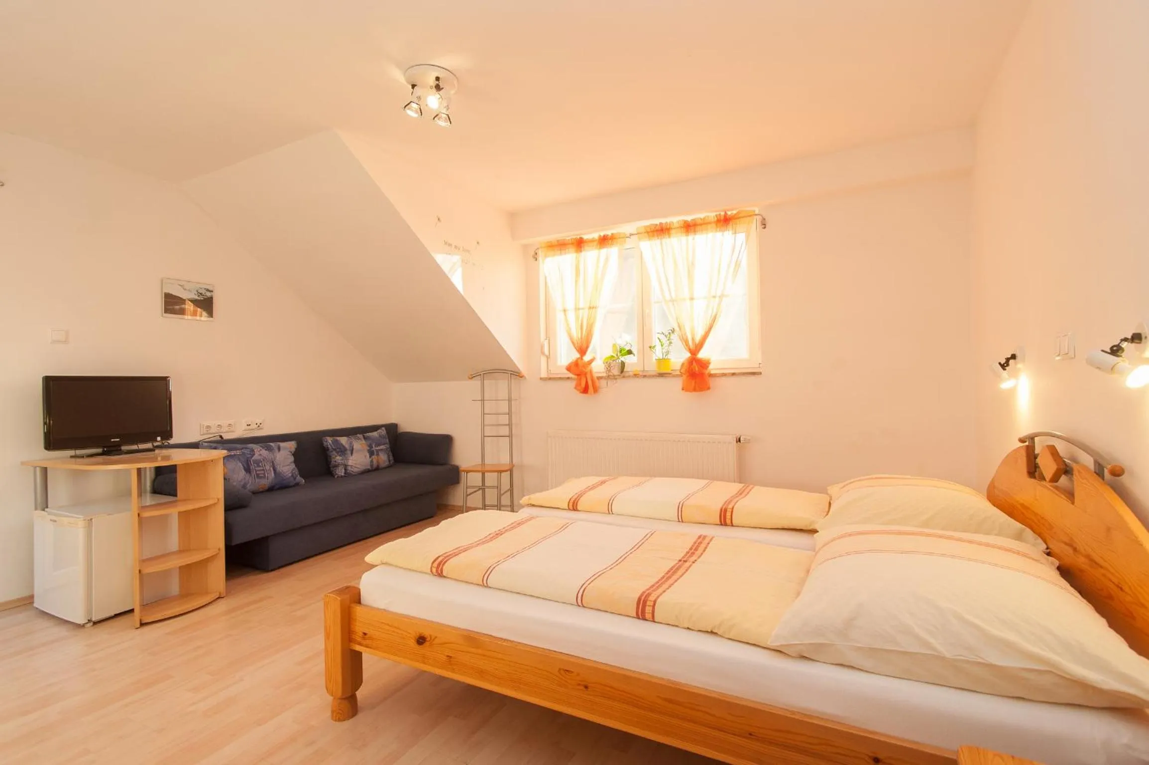 Photo of the whole room in Lug ins Land