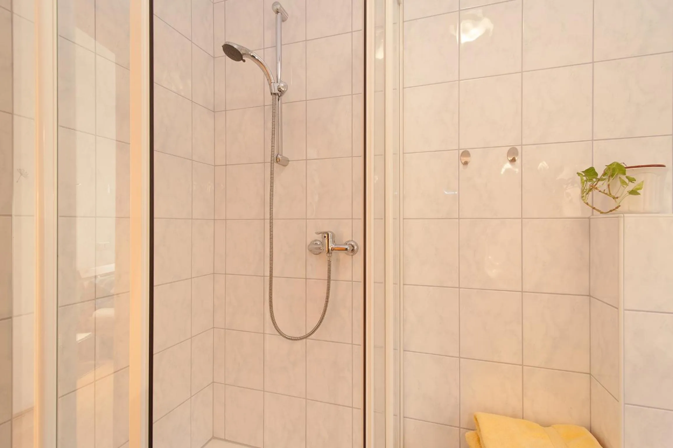 Photo of the whole room in Lug ins Land