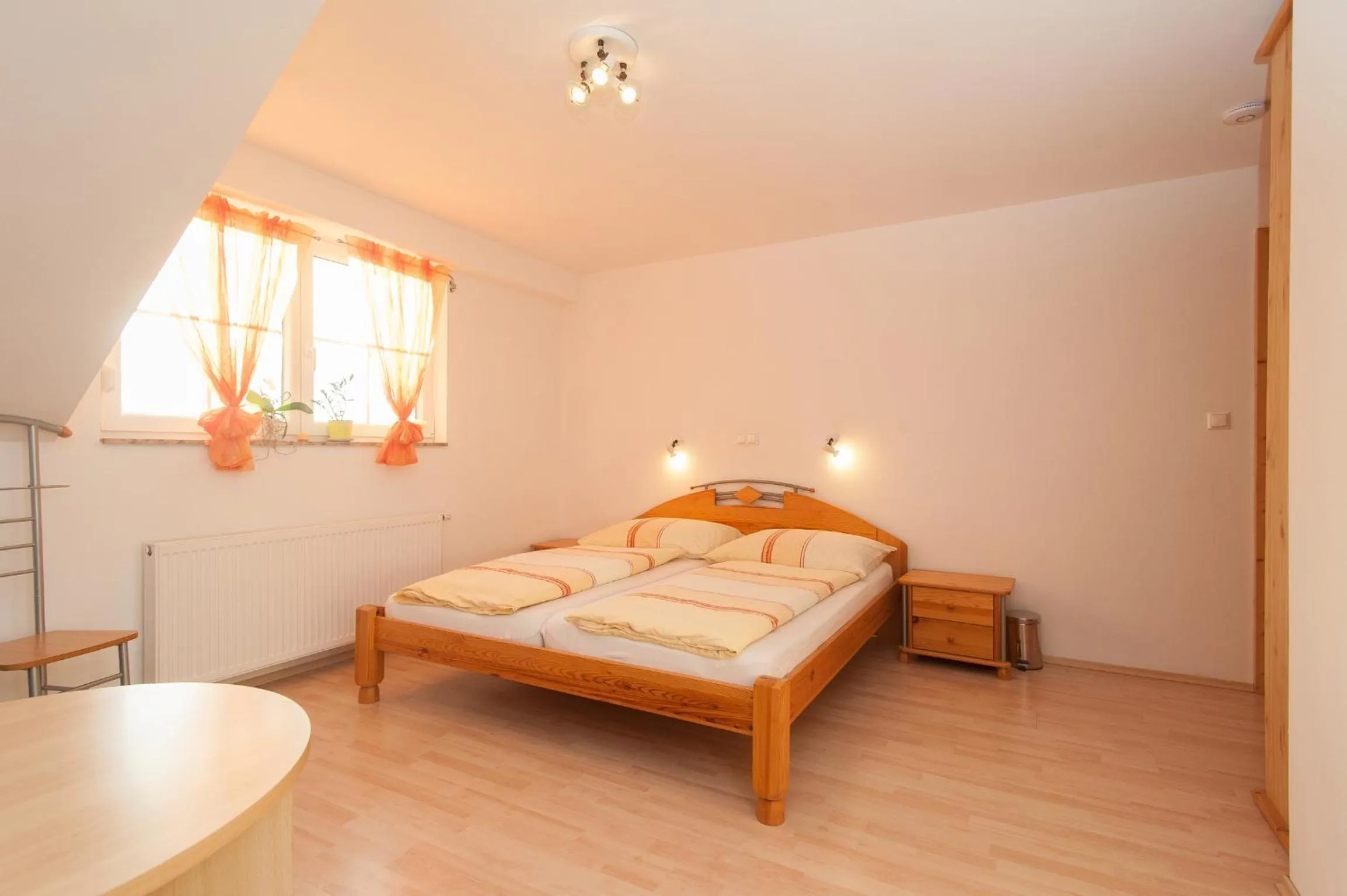 Photo of the whole room in Lug ins Land