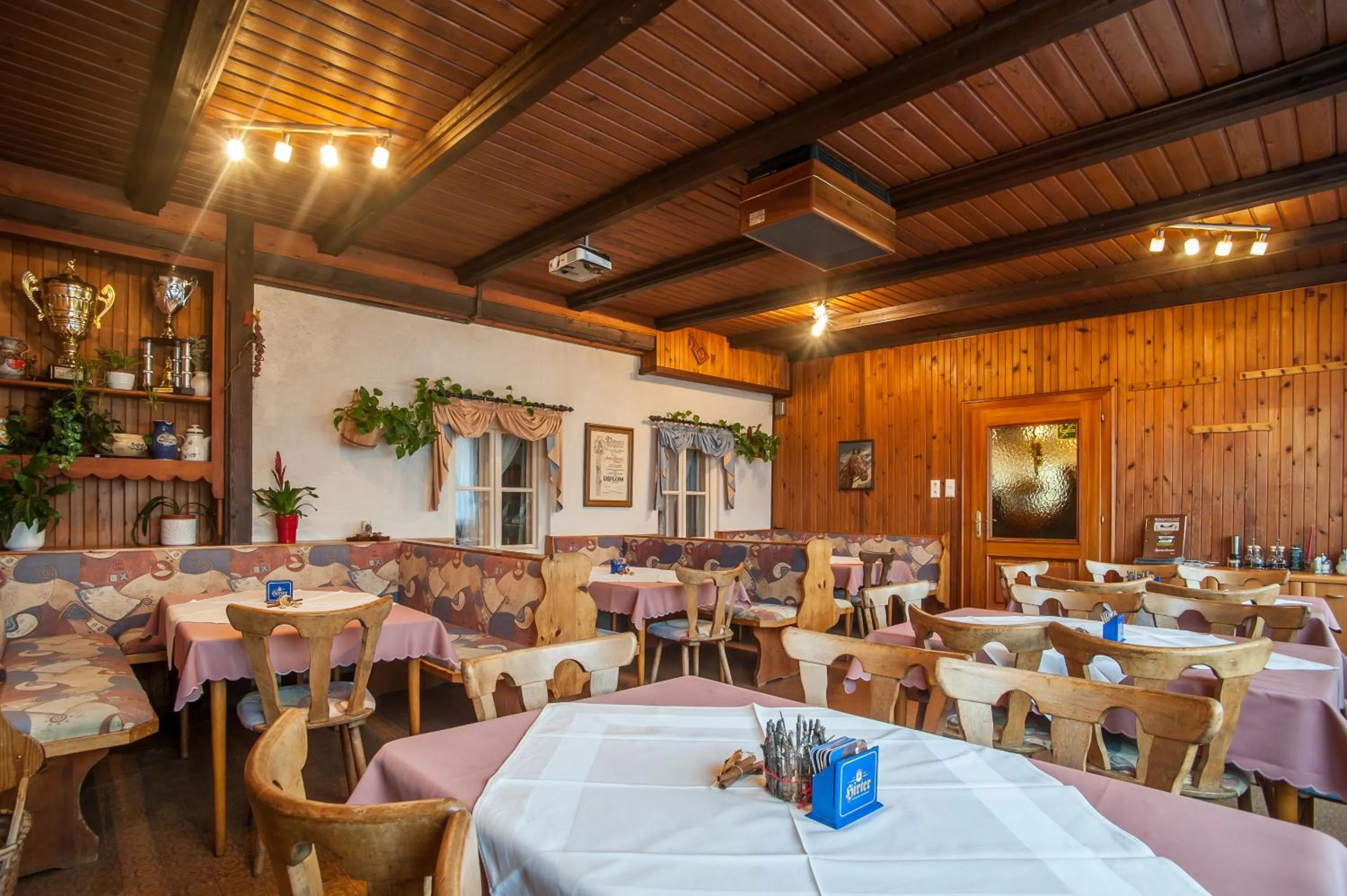 Restaurant/places to eat in Lug ins Land