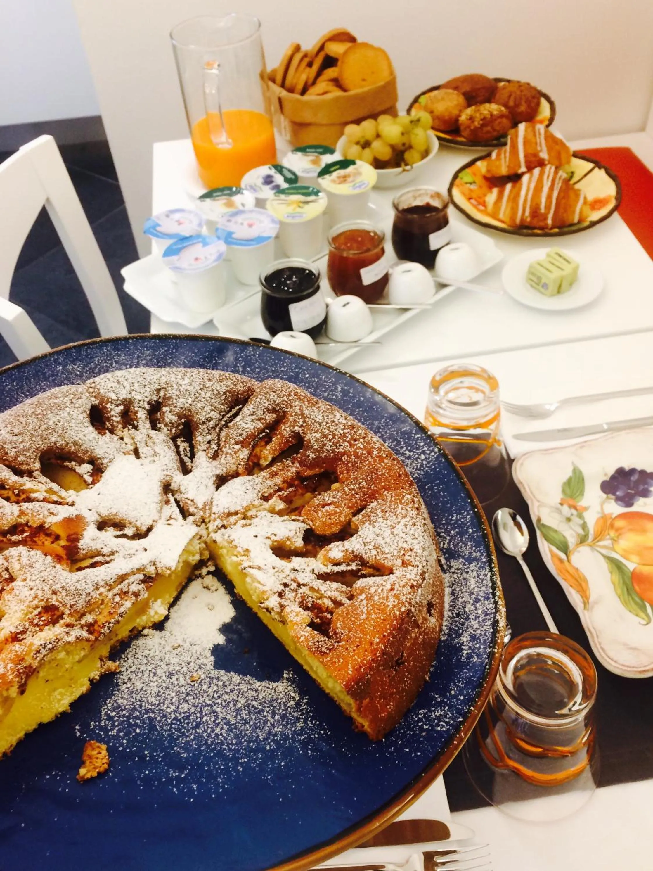 Italian breakfast in B&B VIA ROMA 25