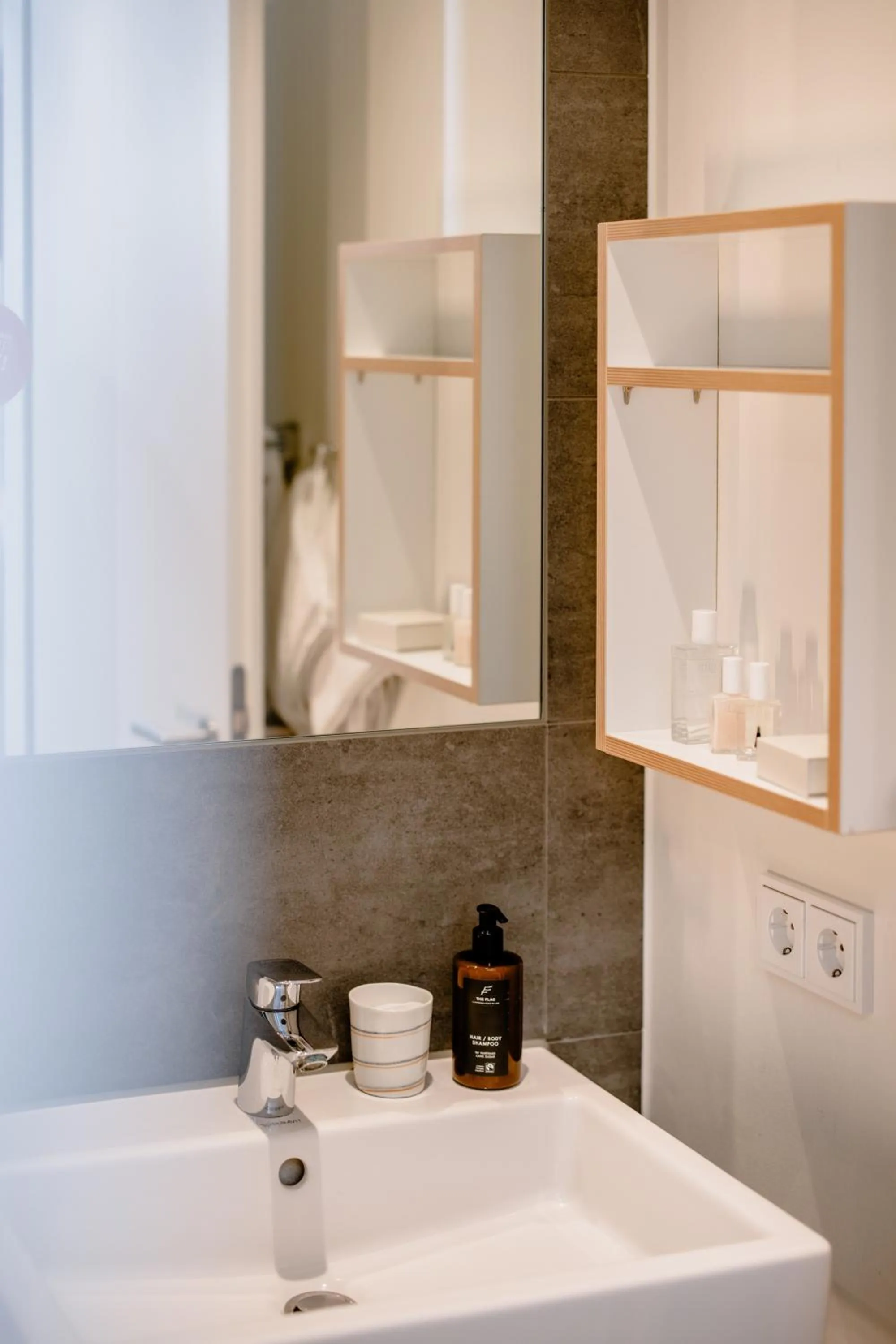 Bathroom in THE FLAG München M.