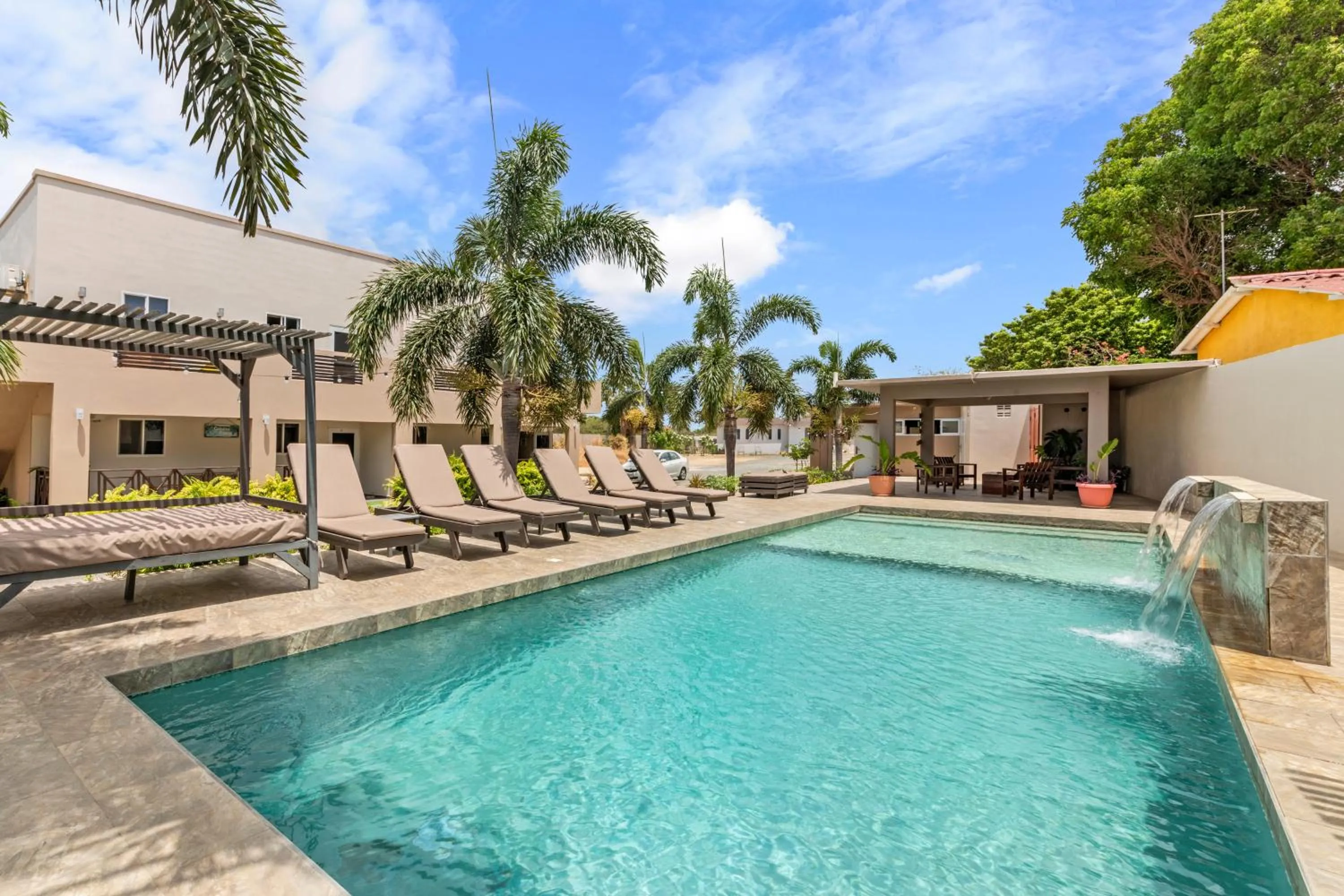 Swimming pool in Curadise Living