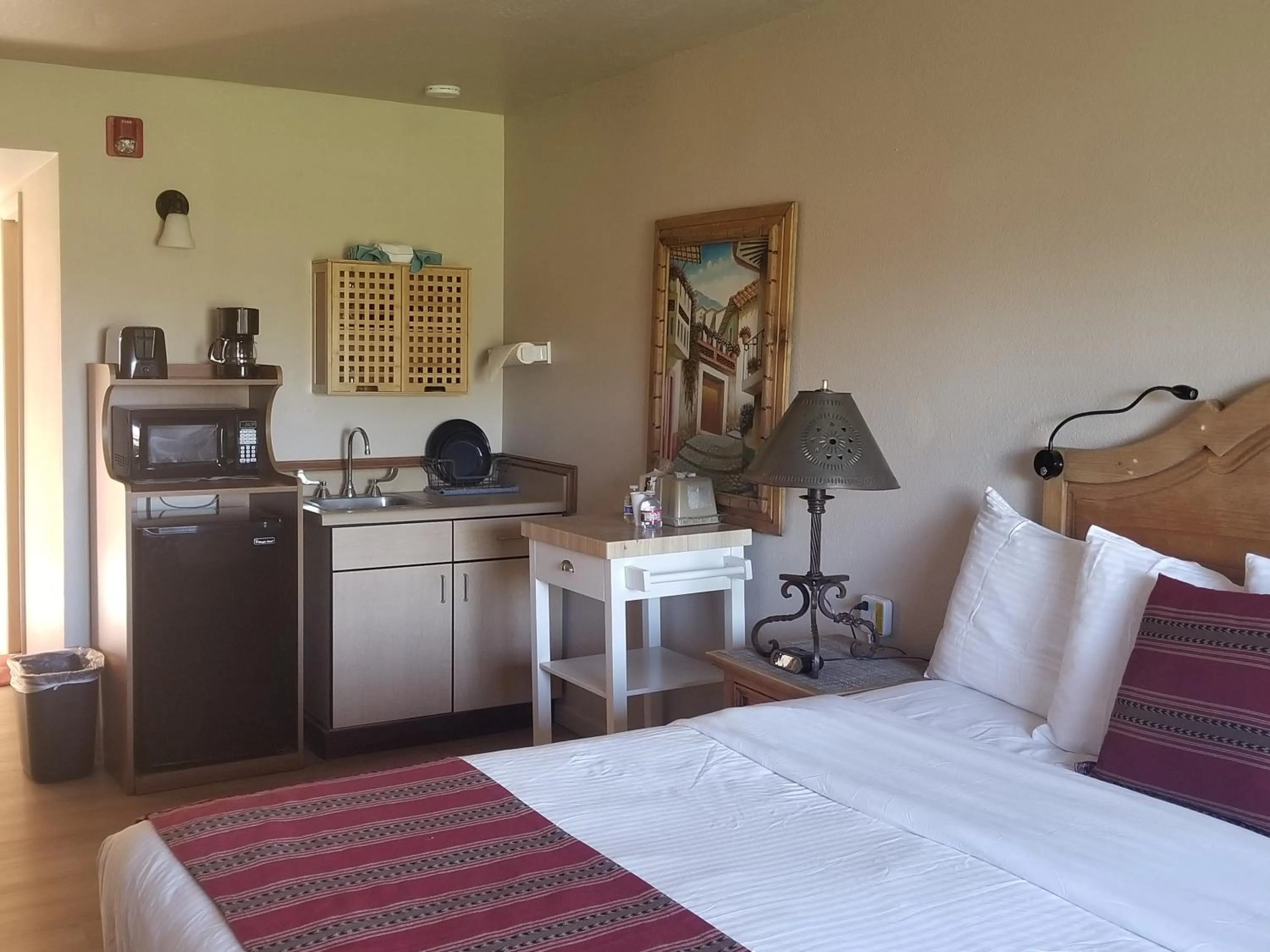 Photo of the whole room, Bed in Beaver Creek Inn