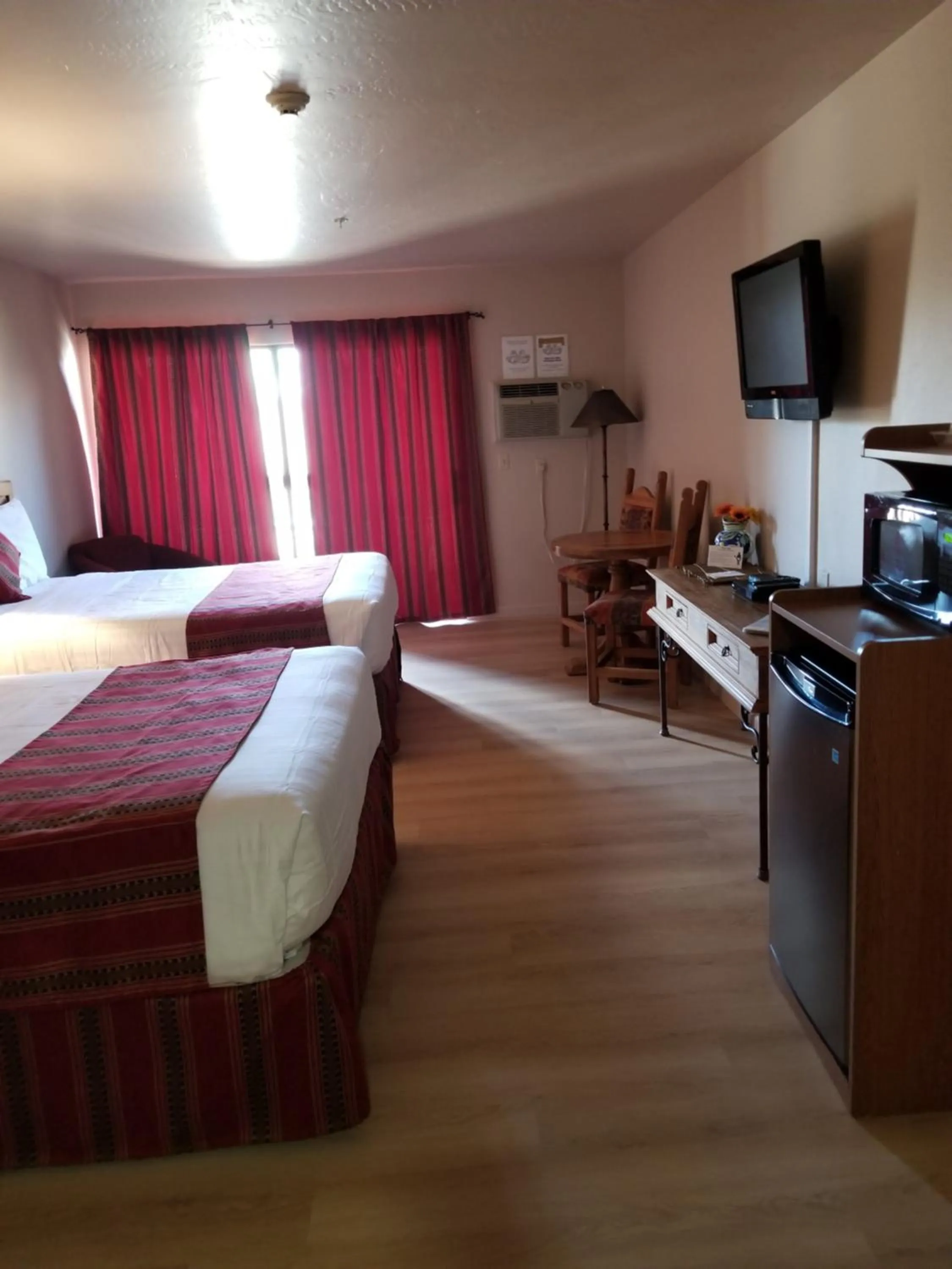 Bedroom, Bed in Beaver Creek Inn