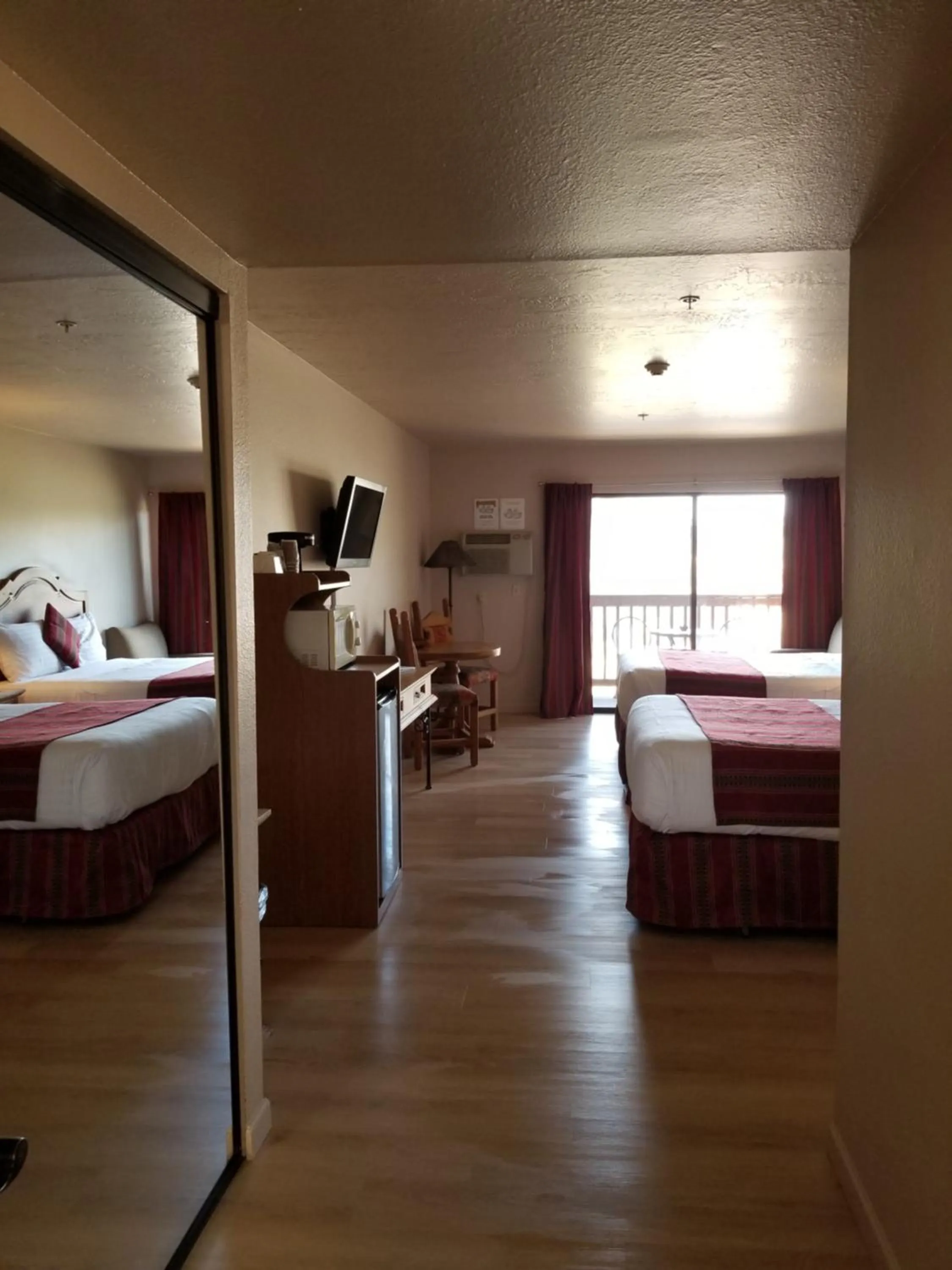 Photo of the whole room, Bed in Beaver Creek Inn