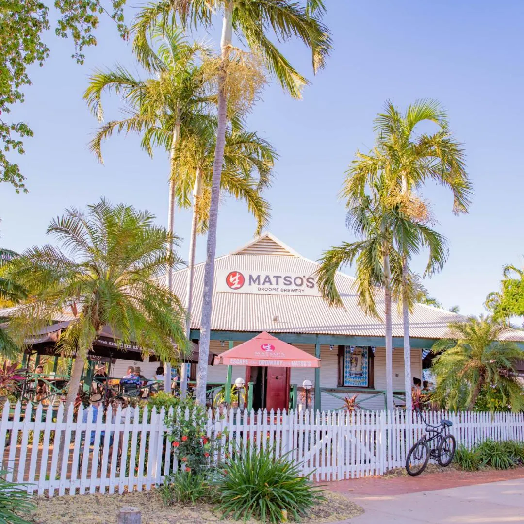 Restaurant/places to eat in Moonlight Bay Suites