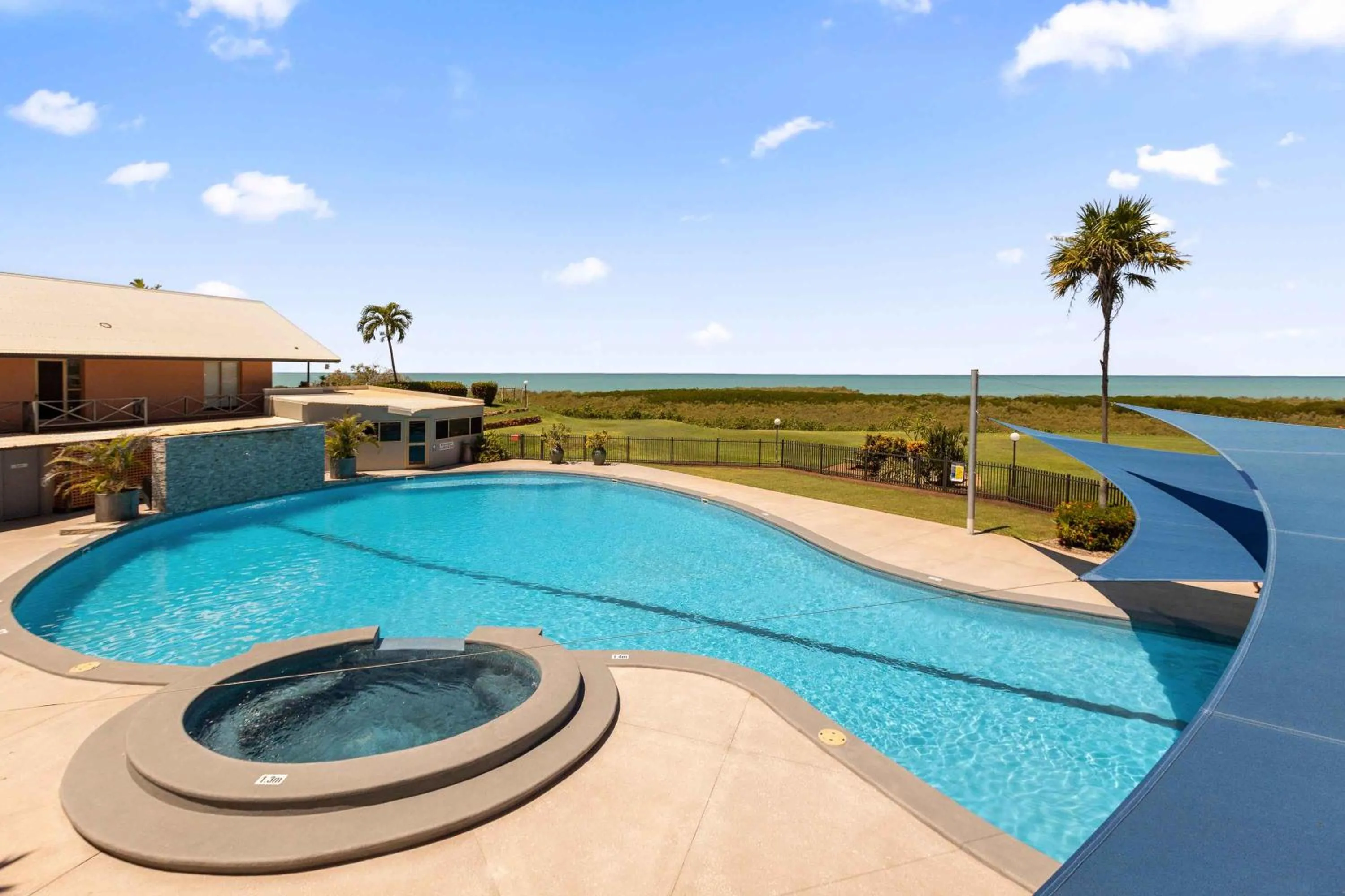 Swimming pool in Moonlight Bay Suites