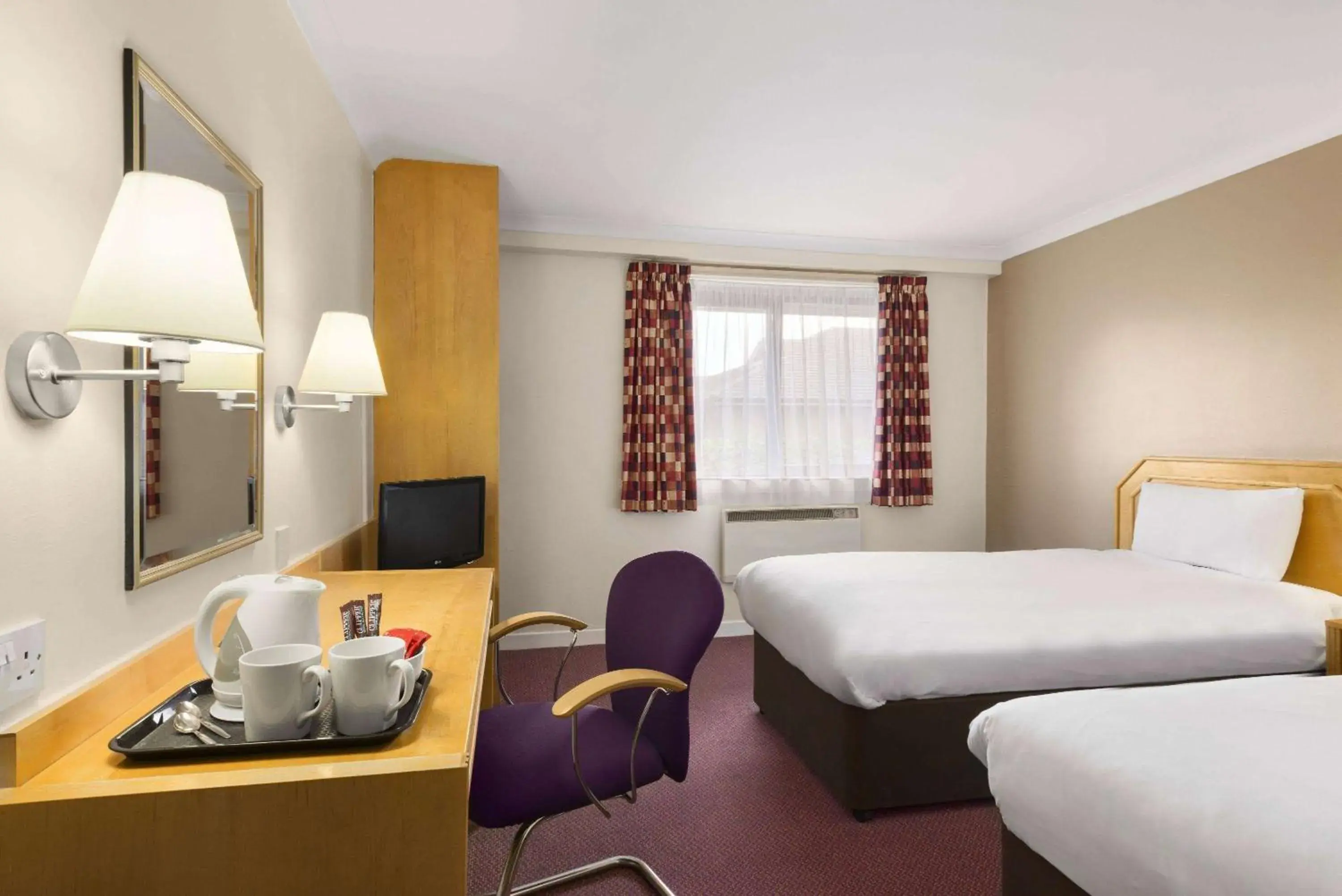 Twin Room - Mobility Access in Days Inn Hamilton Twin Room - Mobility Access in Days Inn Hamilton