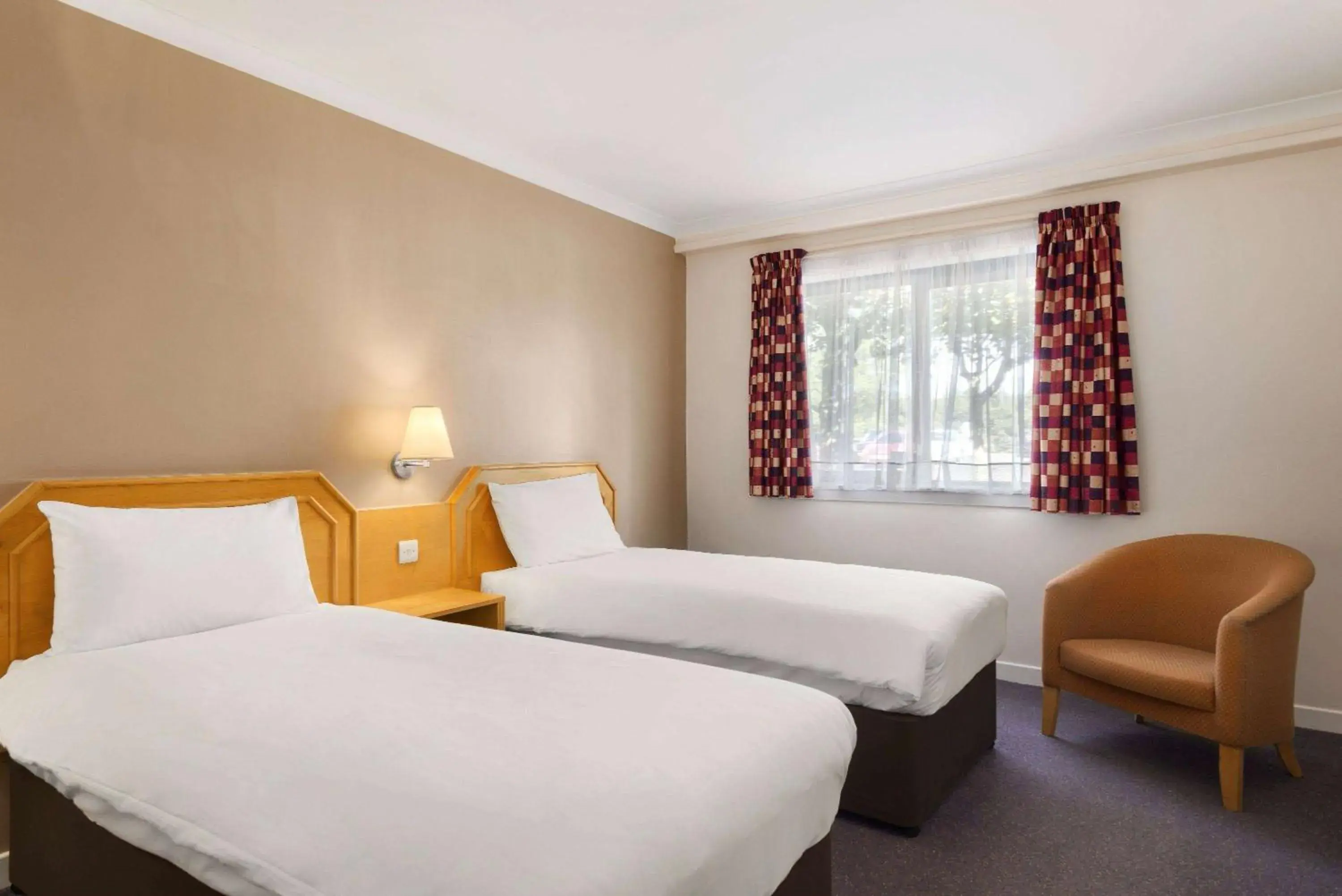 Twin Room in Days Inn Hamilton Twin Room in Days Inn Hamilton