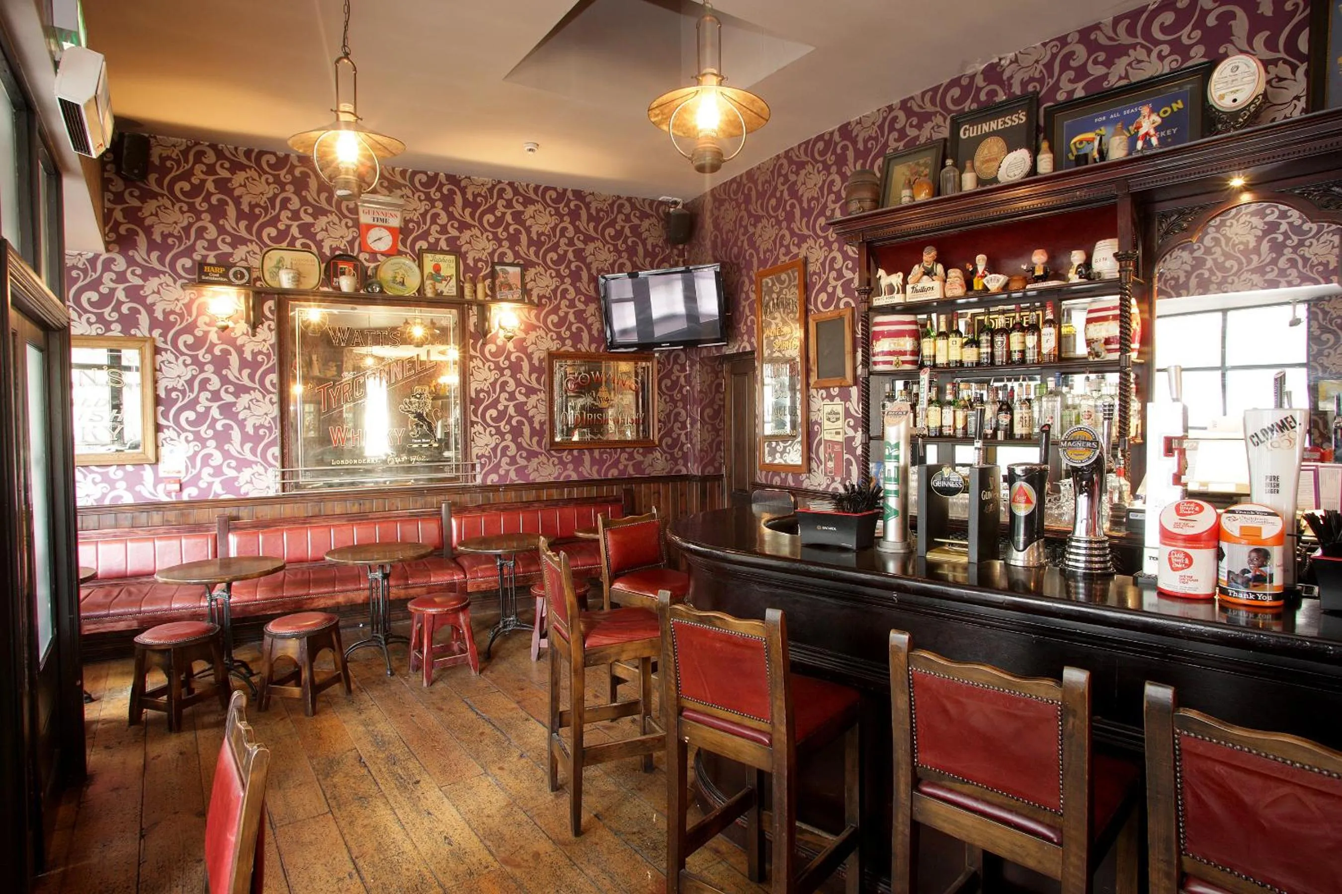 Lounge or bar in Waterfoot Hotel