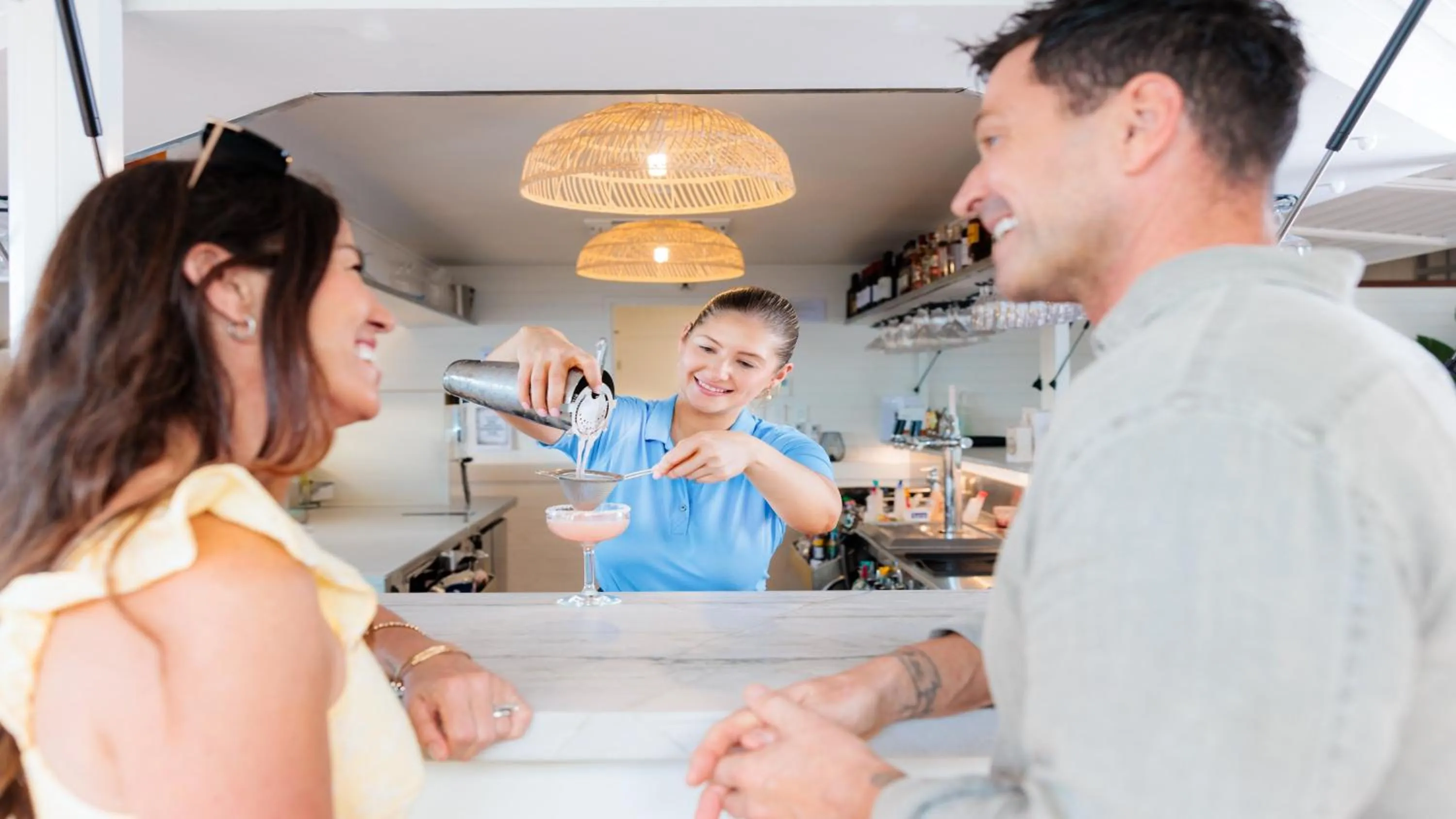 Lounge or bar in InterContinental Sanctuary Cove Resort by IHG