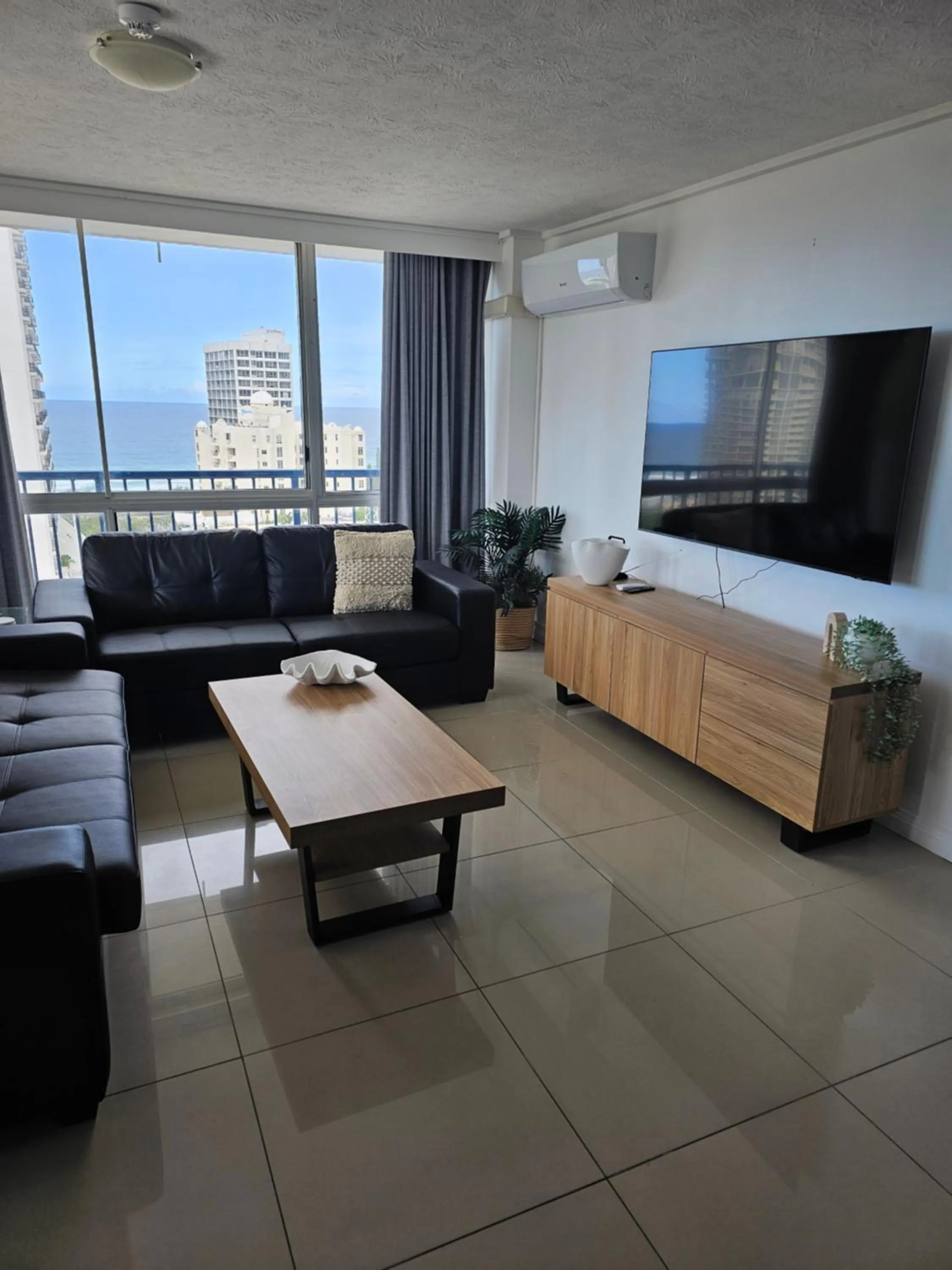 Living room, Bed in Centrepoint Resort