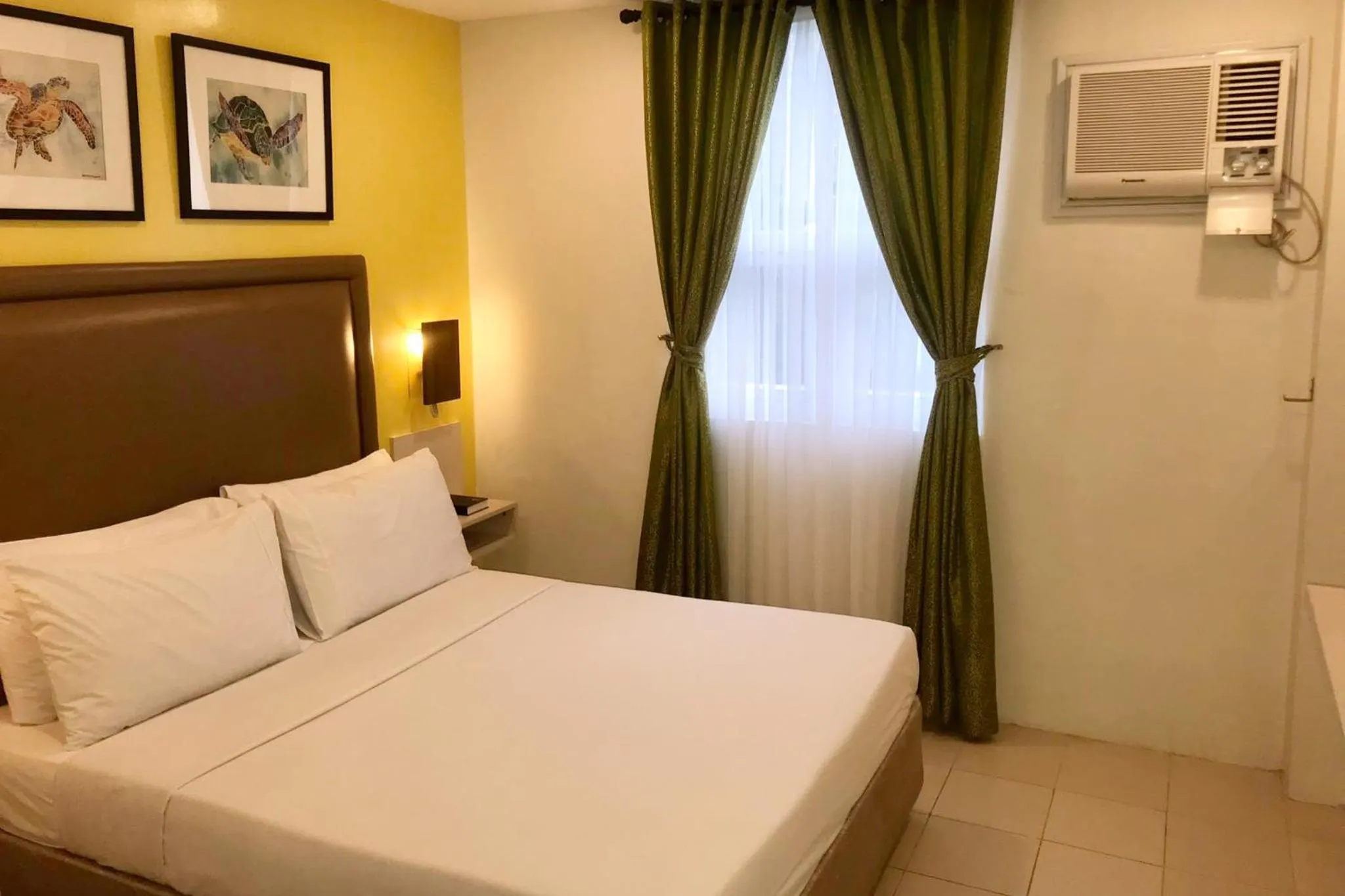 Bed in Cebu Uncle Toms Cabin Hotel powered by Cocotel