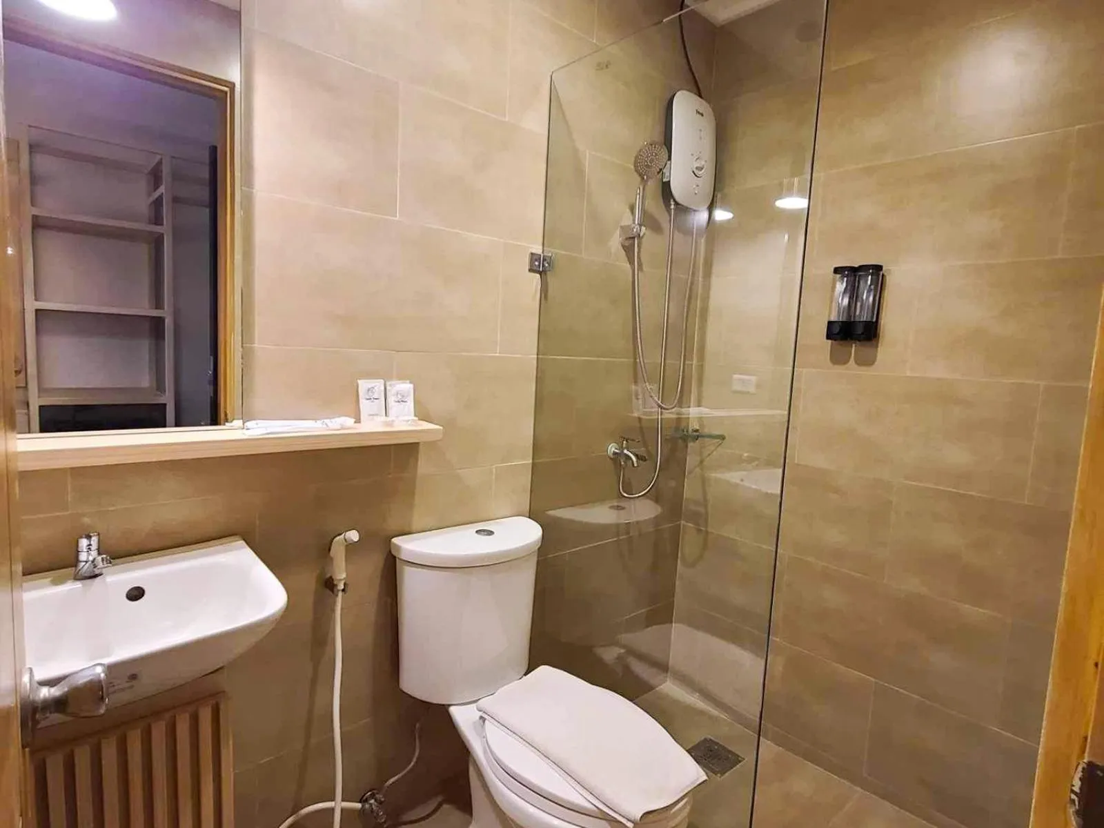 Bathroom in Cebu Uncle Toms Cabin Hotel powered by Cocotel