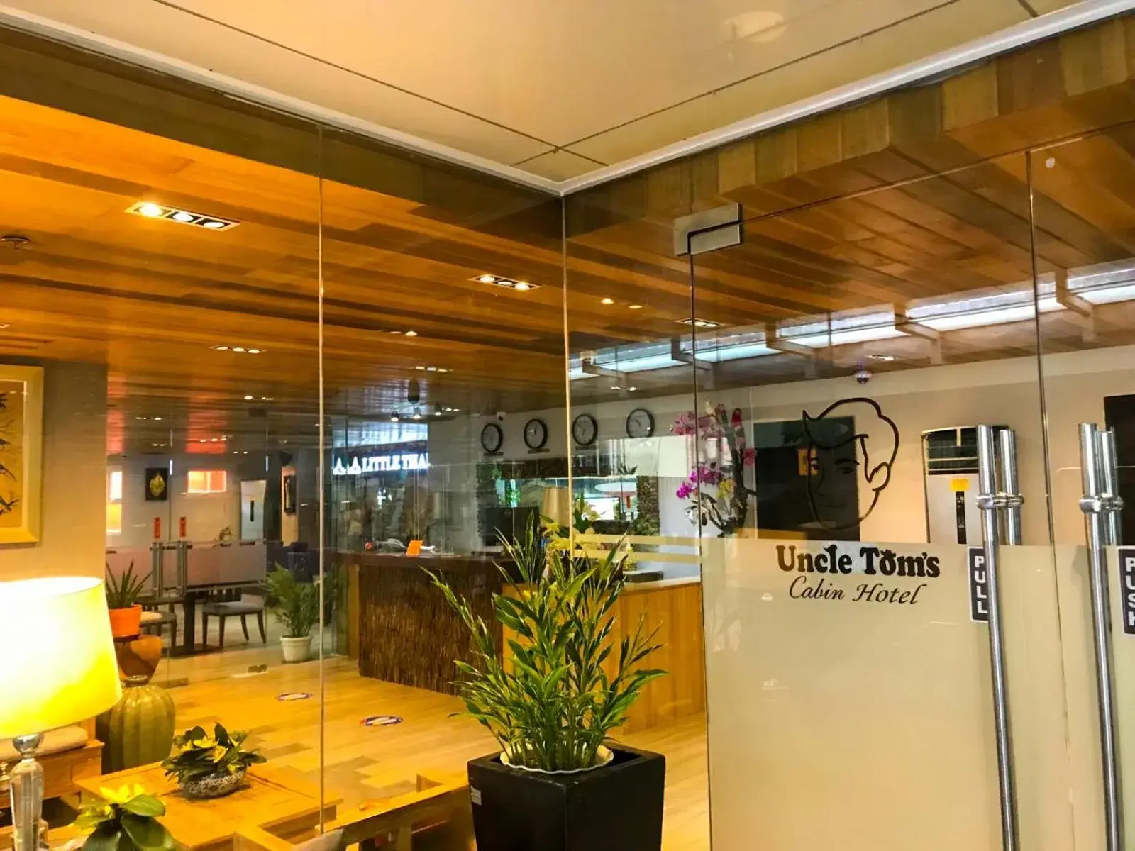 Lobby or reception in Cebu Uncle Toms Cabin Hotel powered by Cocotel Lobby or reception in Cebu Uncle Toms Cabin Hotel powered by Cocotel