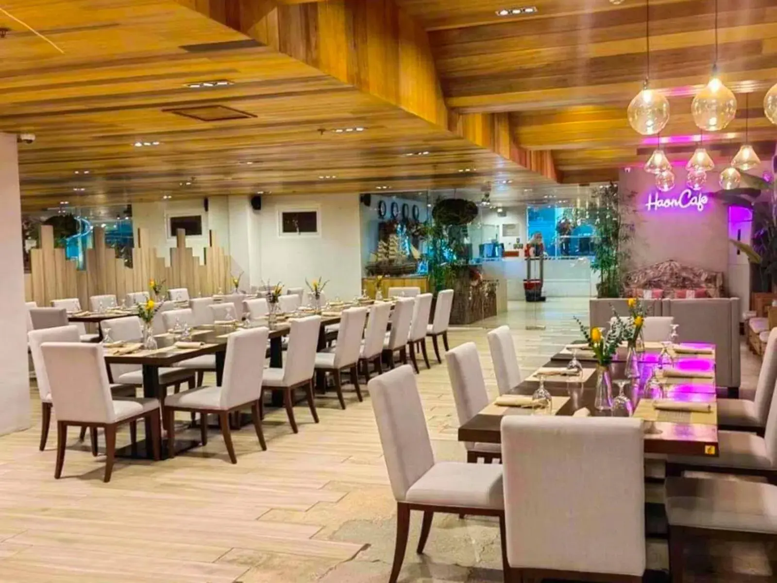Restaurant/places to eat in Cebu Uncle Toms Cabin Hotel powered by Cocotel Restaurant/places to eat in Cebu Uncle Toms Cabin Hotel powered by Cocotel
