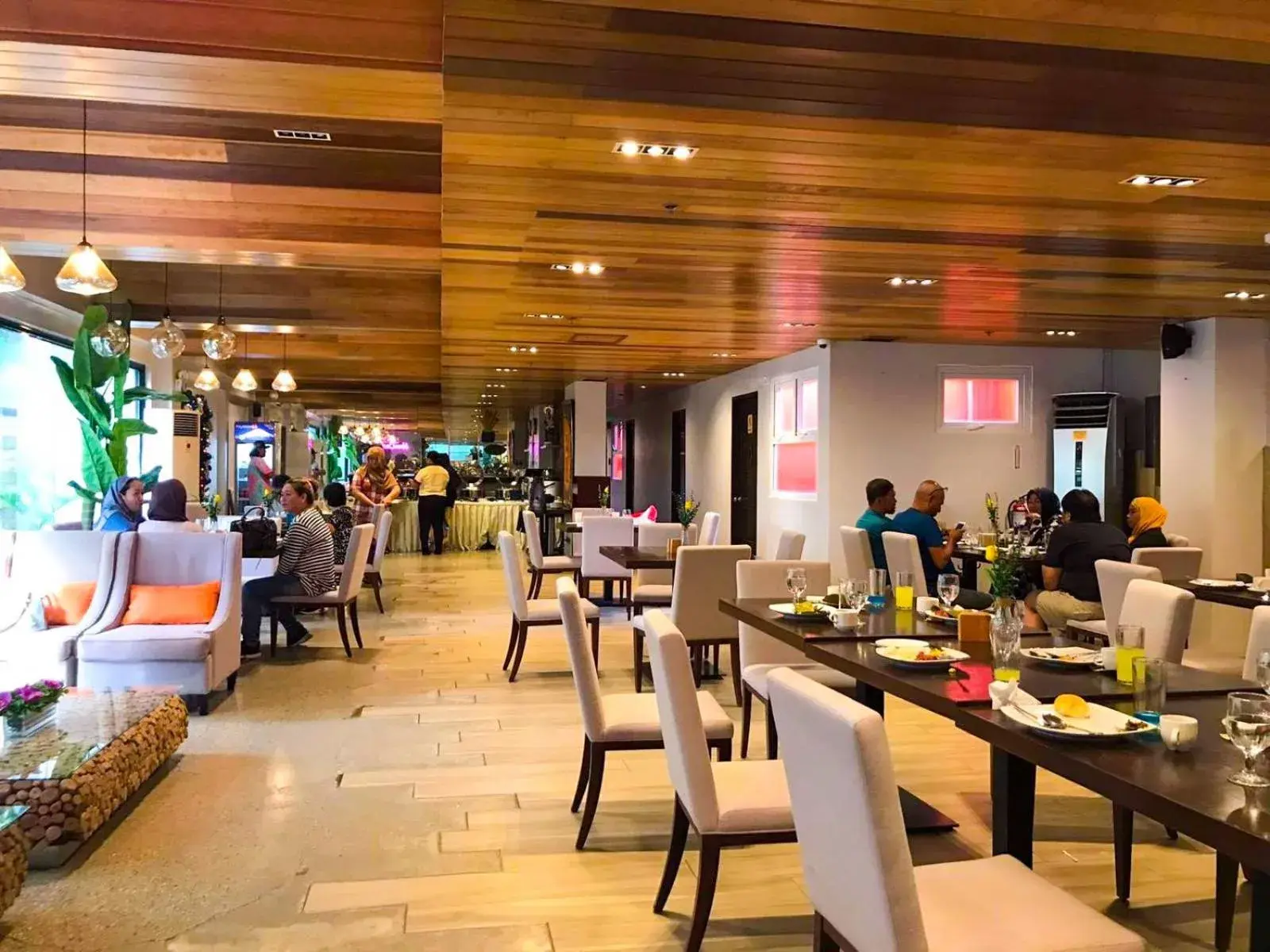 Restaurant/places to eat in Cebu Uncle Toms Cabin Hotel powered by Cocotel Restaurant/places to eat in Cebu Uncle Toms Cabin Hotel powered by Cocotel