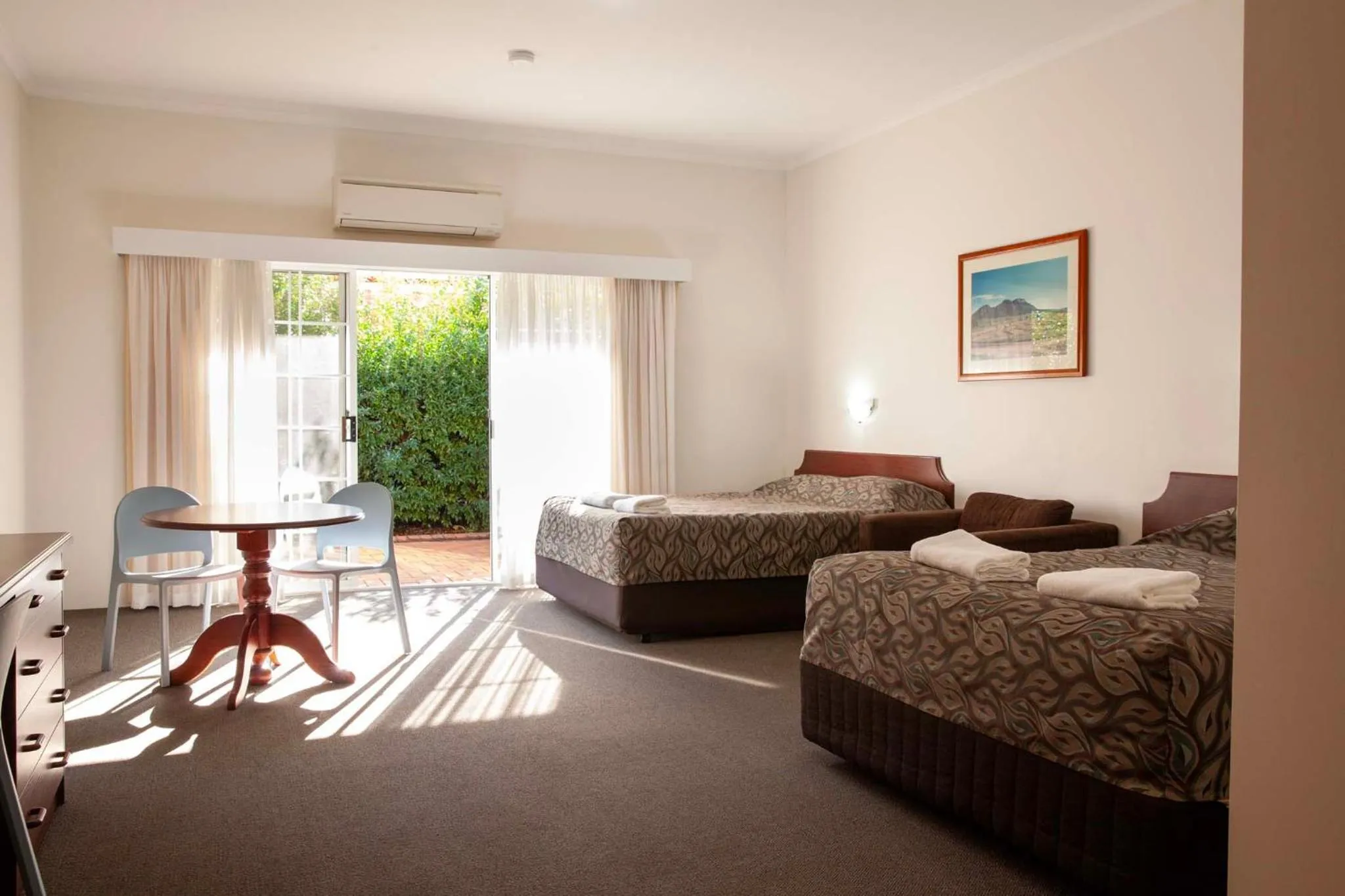 Bed in The Kidman Wayside Inn