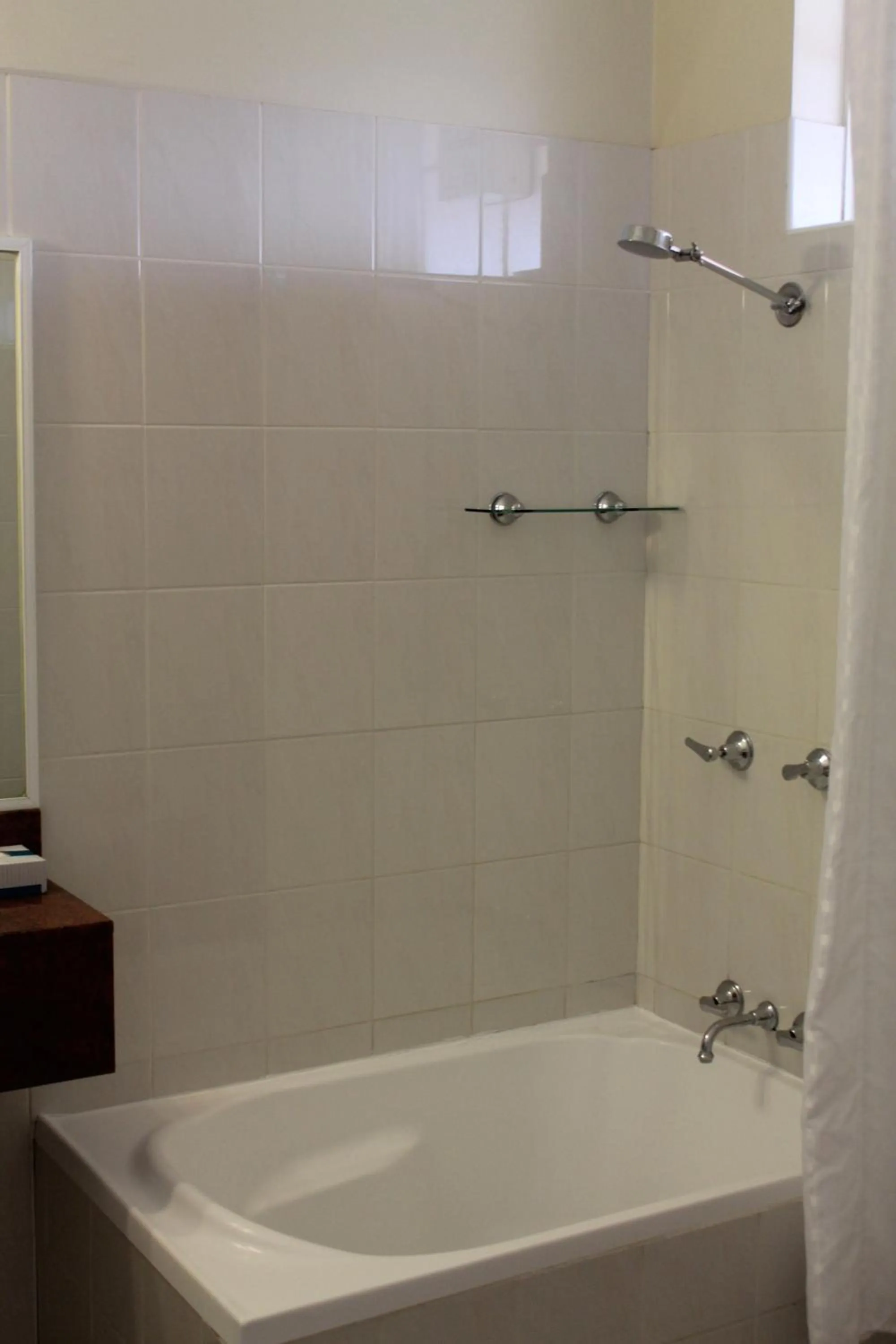 Shower in The Kidman Wayside Inn