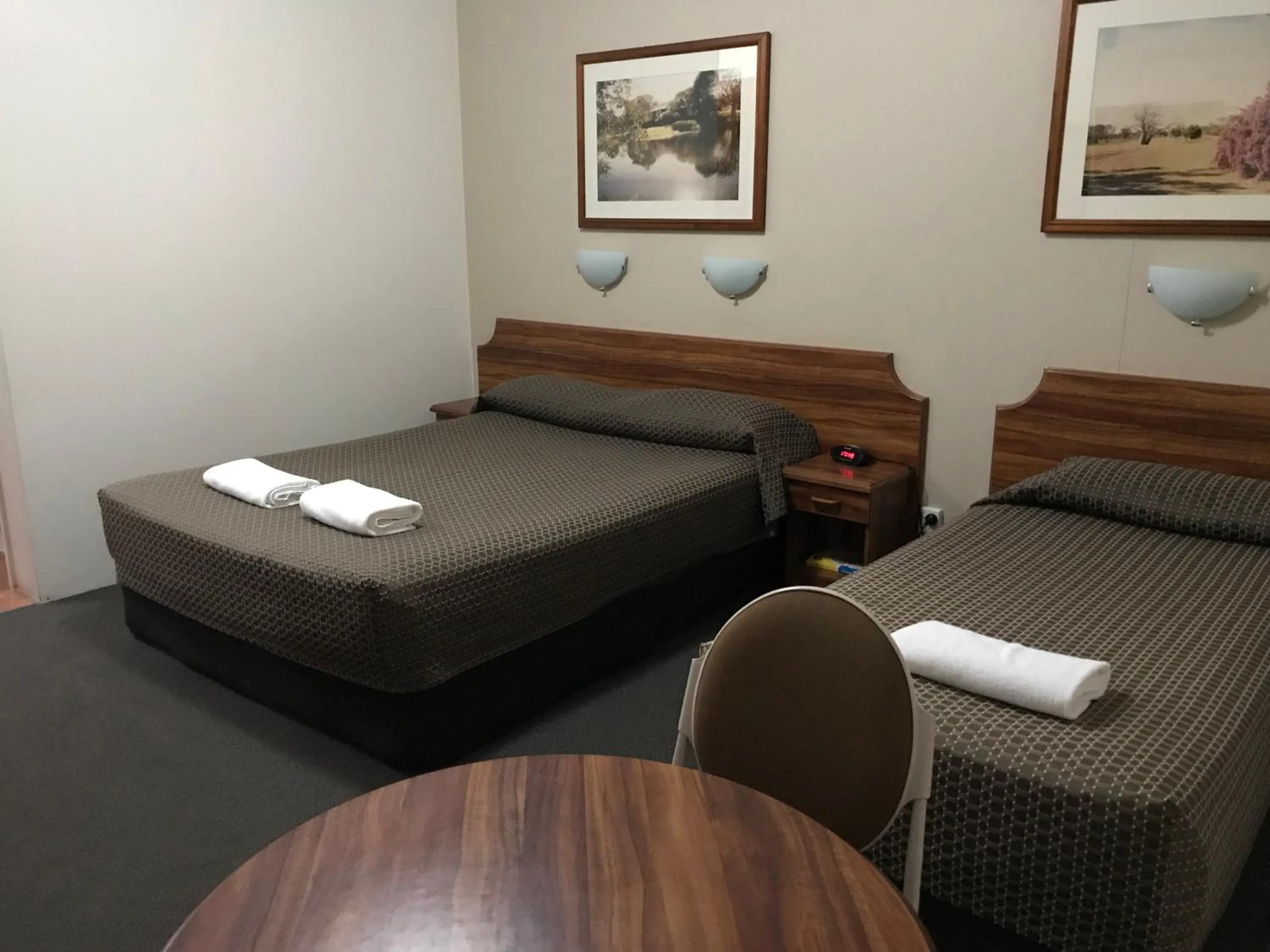 Bed in The Kidman Wayside Inn