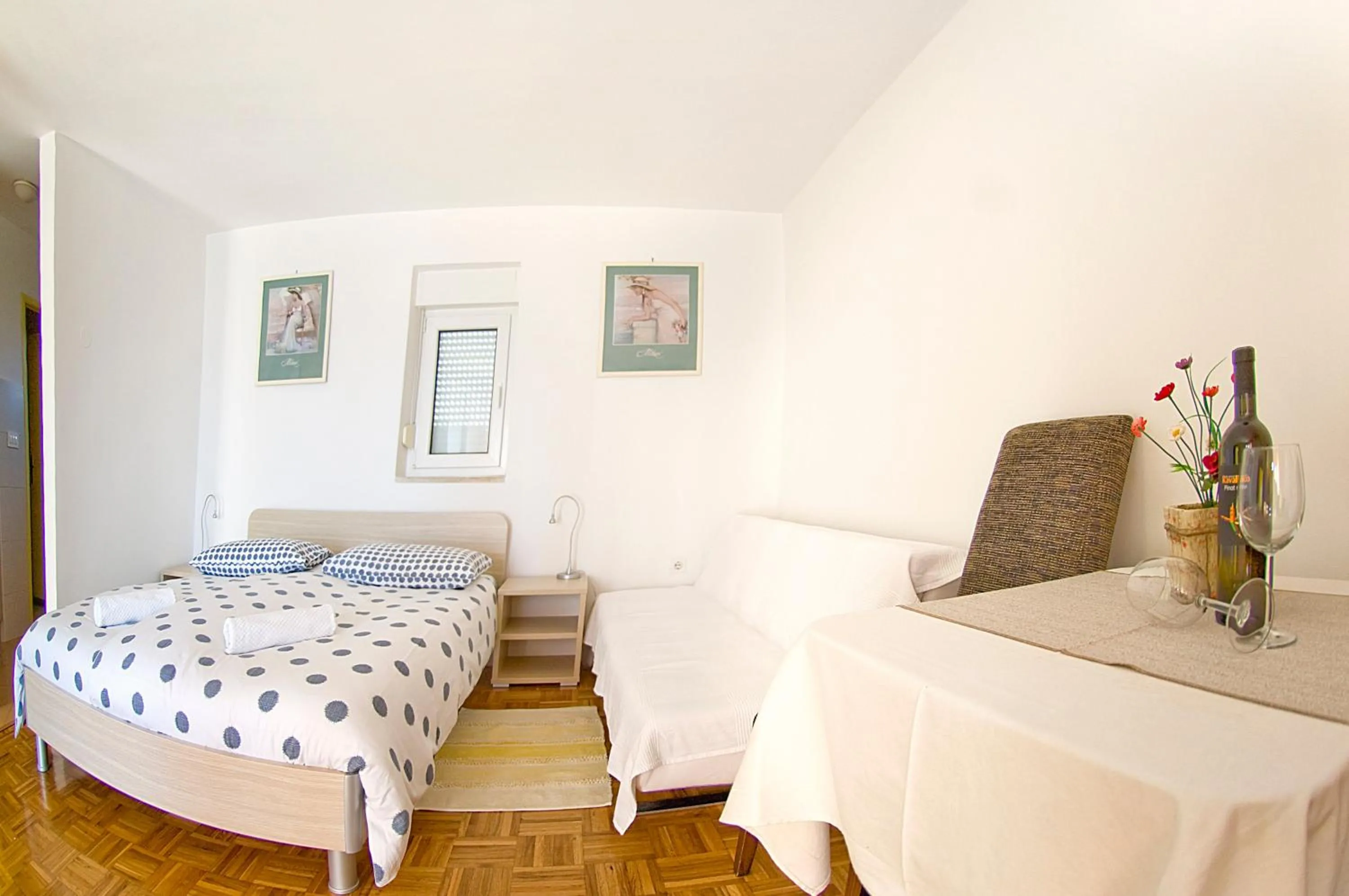 Photo of the whole room, Bed in Apartments Tomato 1