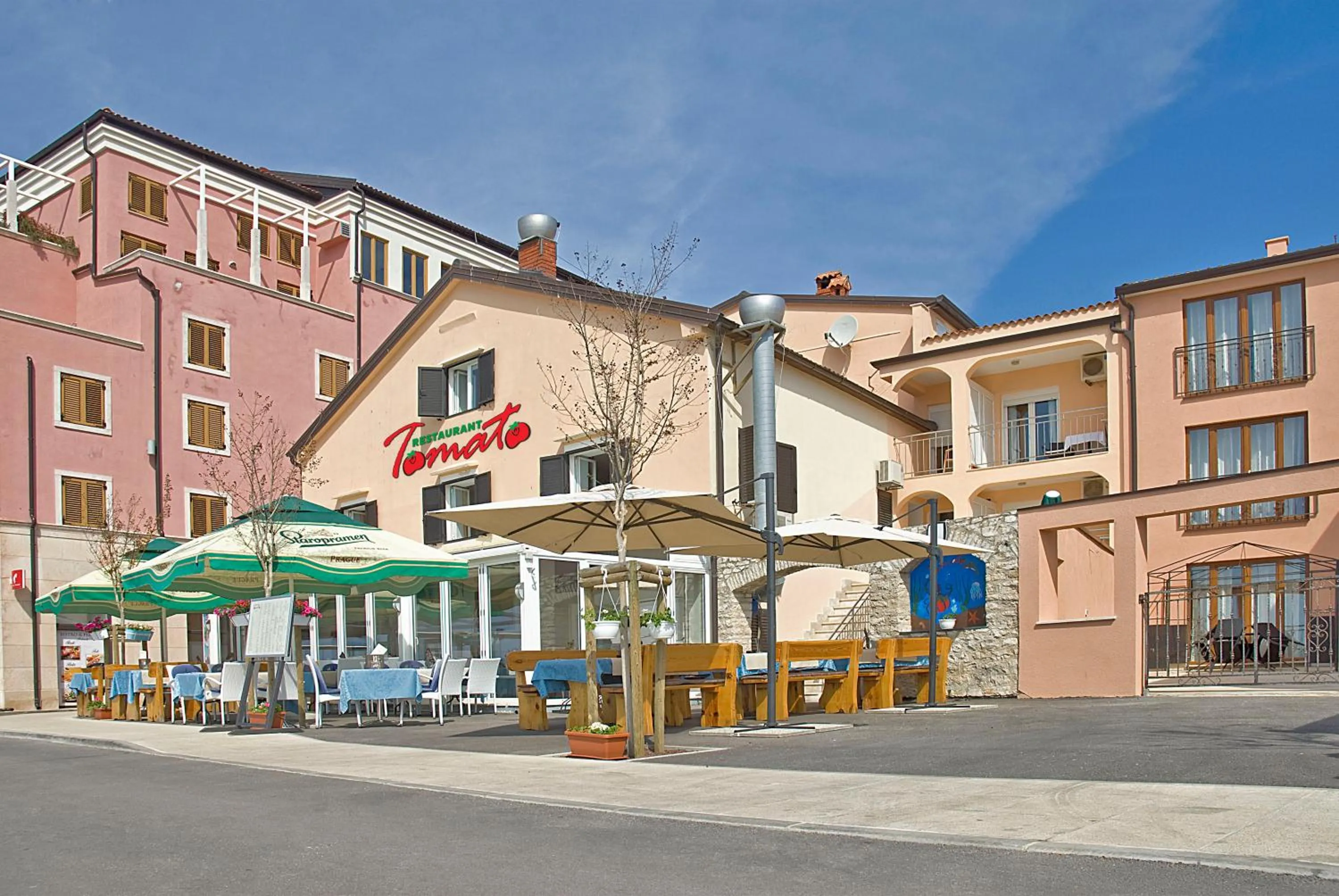 Restaurant/places to eat in Apartments Tomato 1