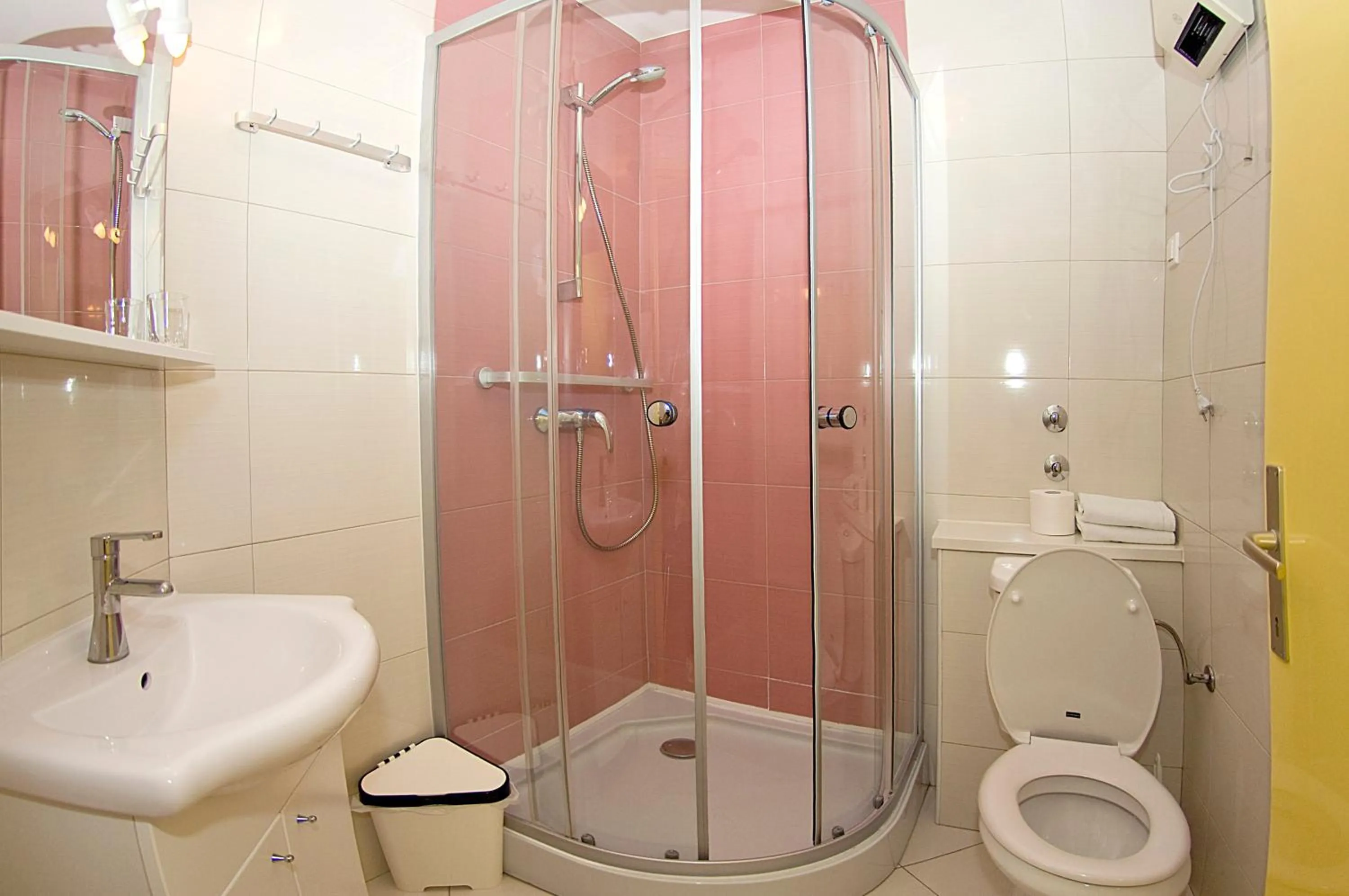 Bathroom in Apartments Tomato 1