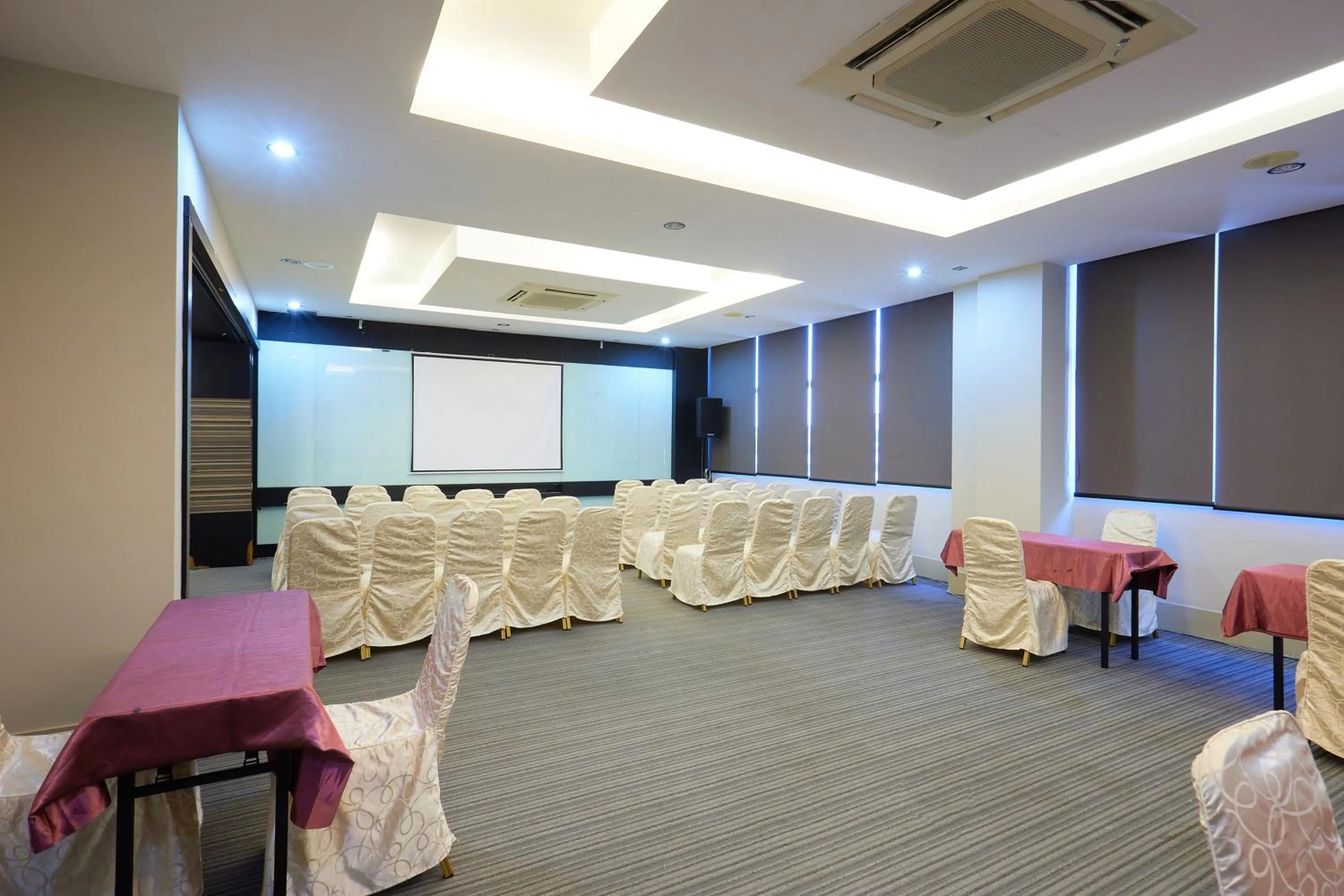 Meeting/conference room in B&S Boutique Hotel