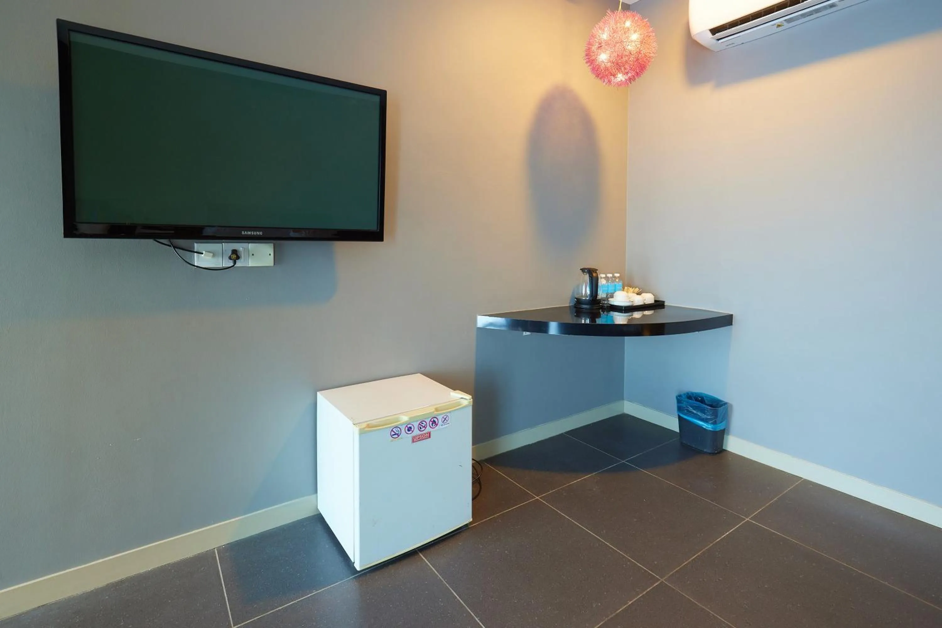 TV and multimedia in B&S Boutique Hotel