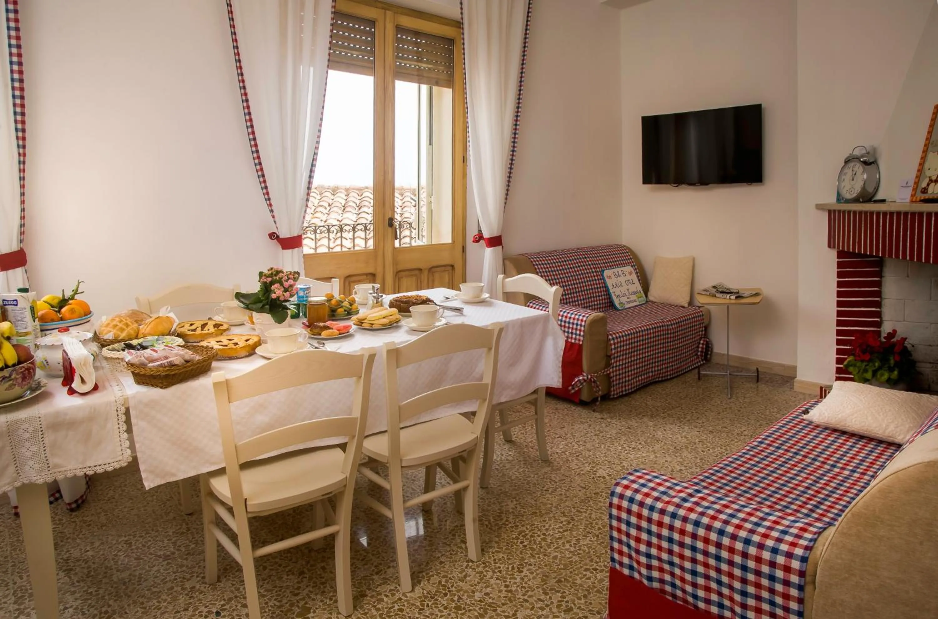 Communal kitchen in B&B Aria Ona