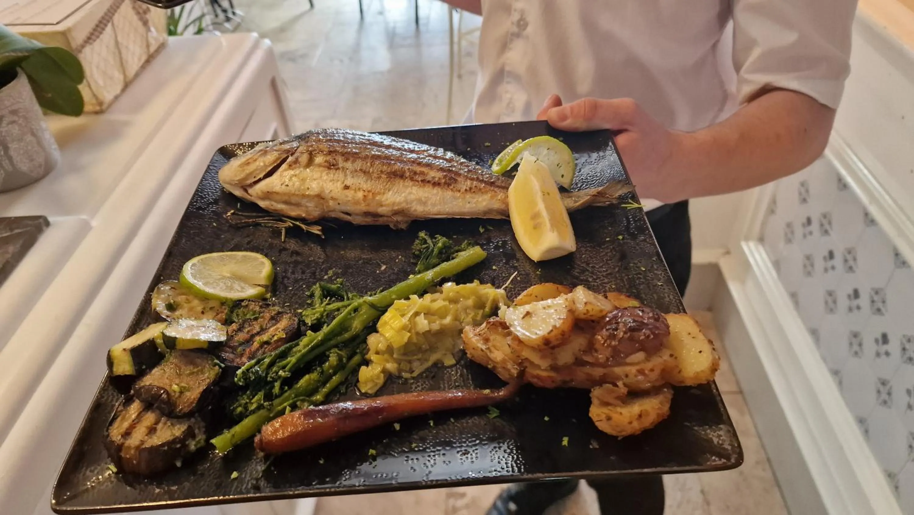 Restaurant/places to eat in Hôtel Saint Jacques