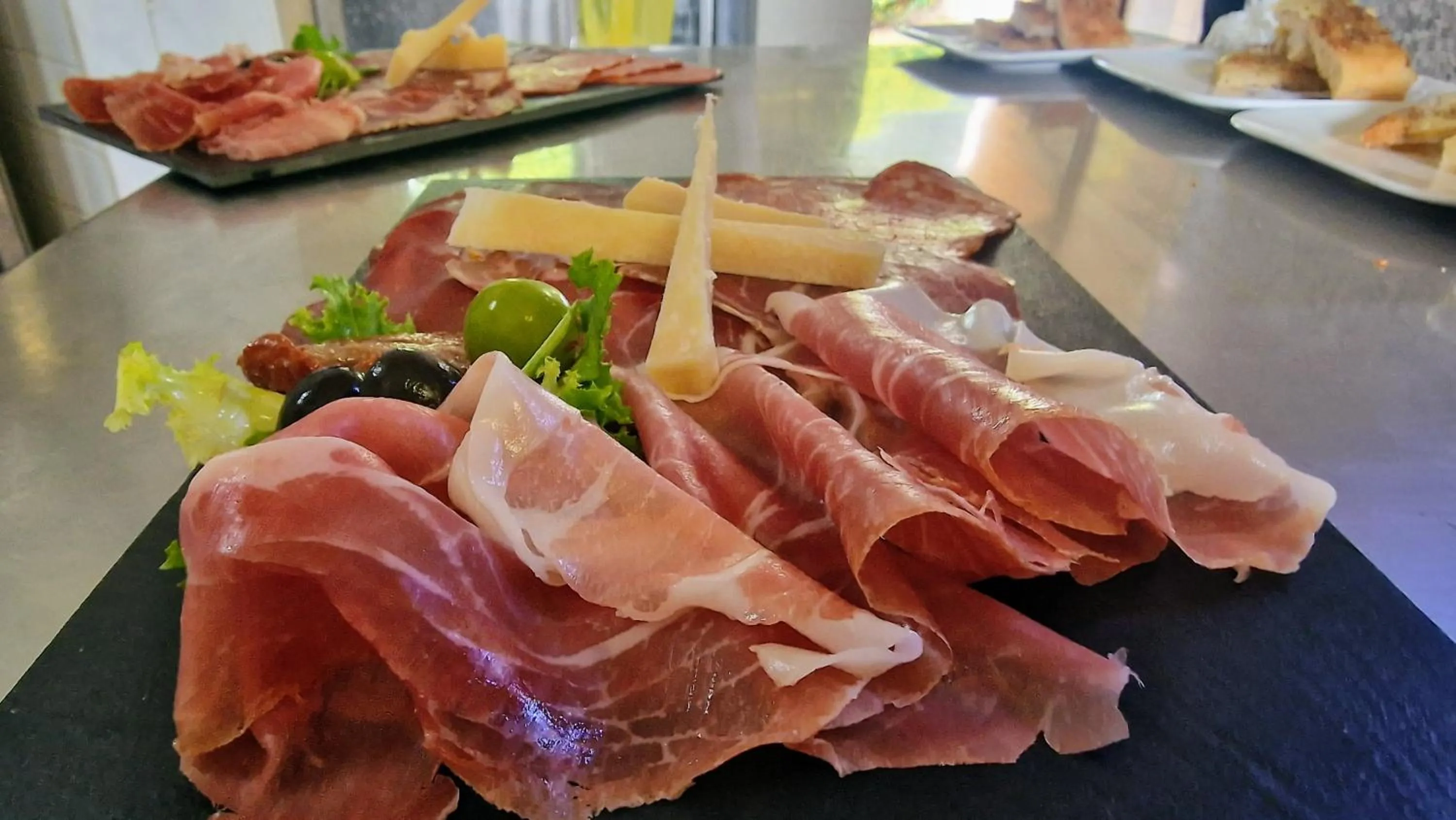 Restaurant/places to eat in Hôtel Saint Jacques