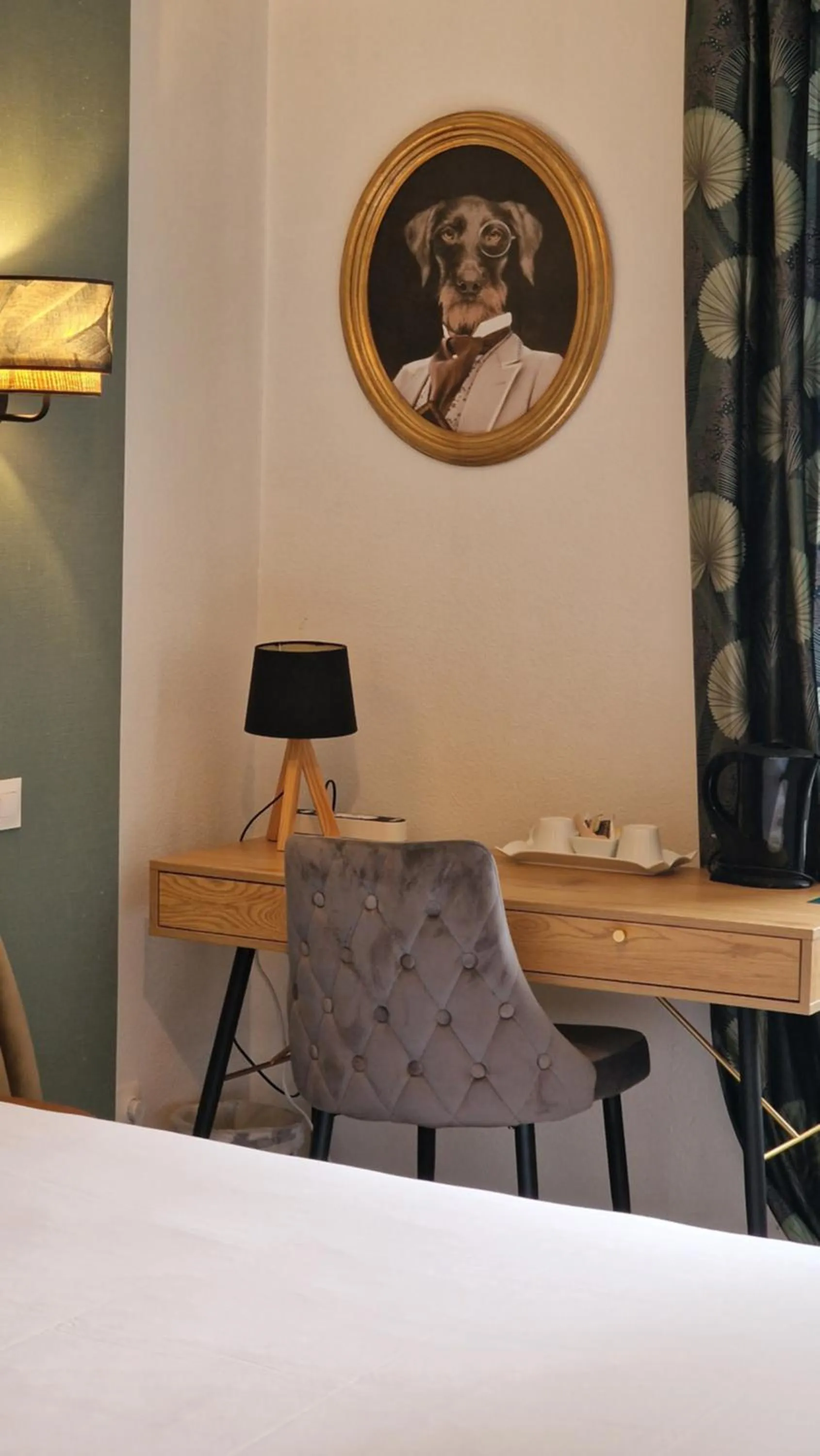 Decorative detail, Bed in Hôtel Saint Jacques