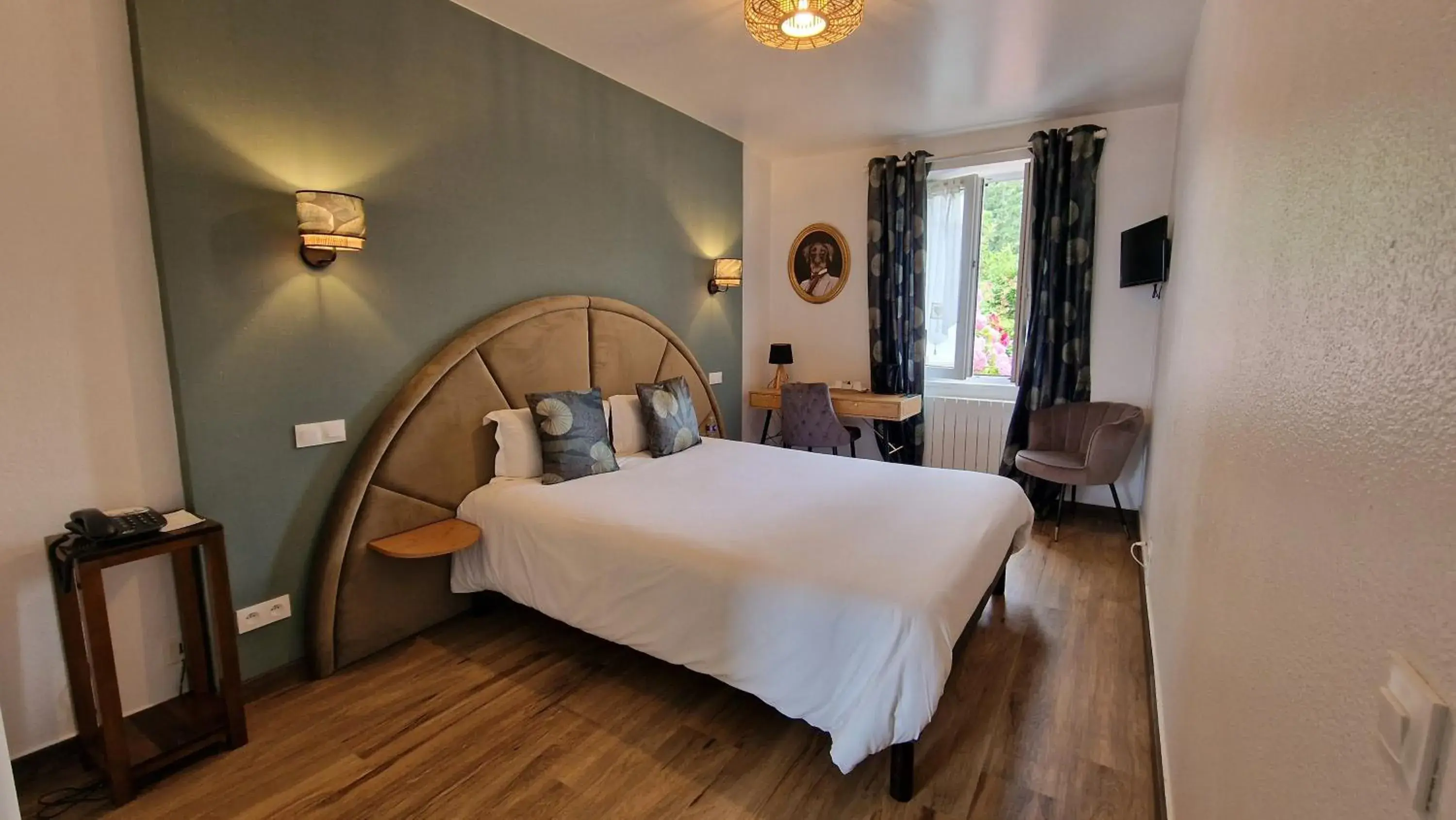 Double Room - Disability Access in Hôtel Saint Jacques Double Room - Disability Access in Hôtel Saint Jacques