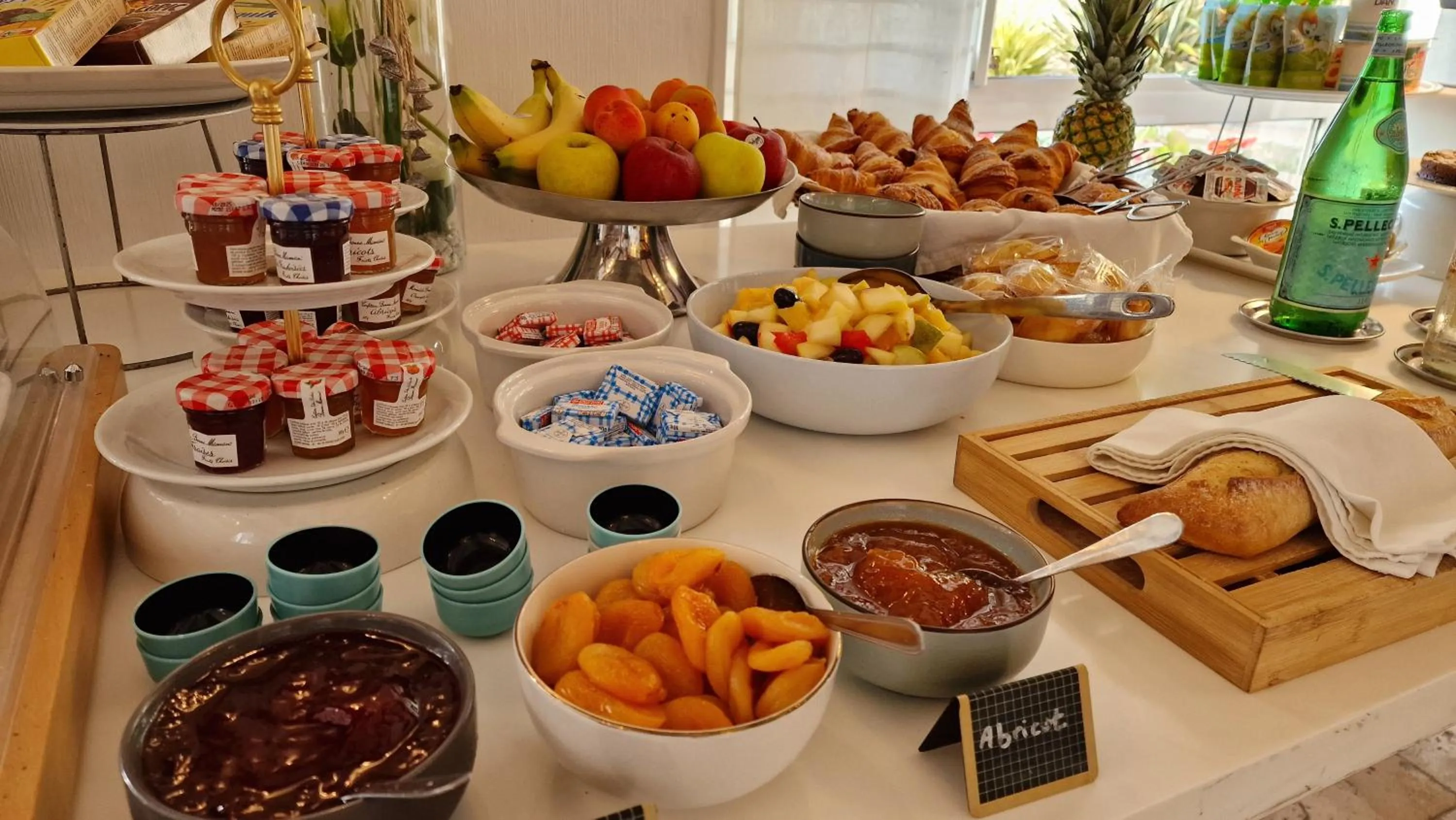 Food and drinks in Hôtel Saint Jacques