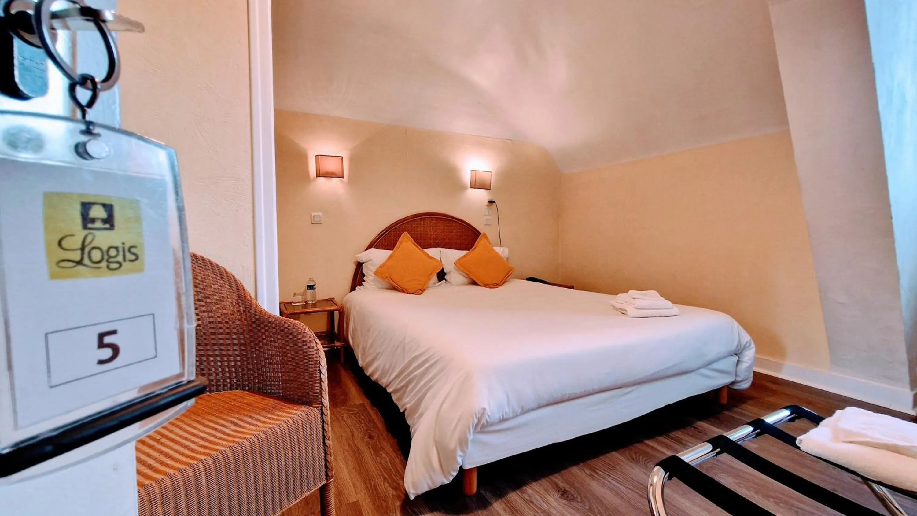 Bed in Hôtel Saint Jacques