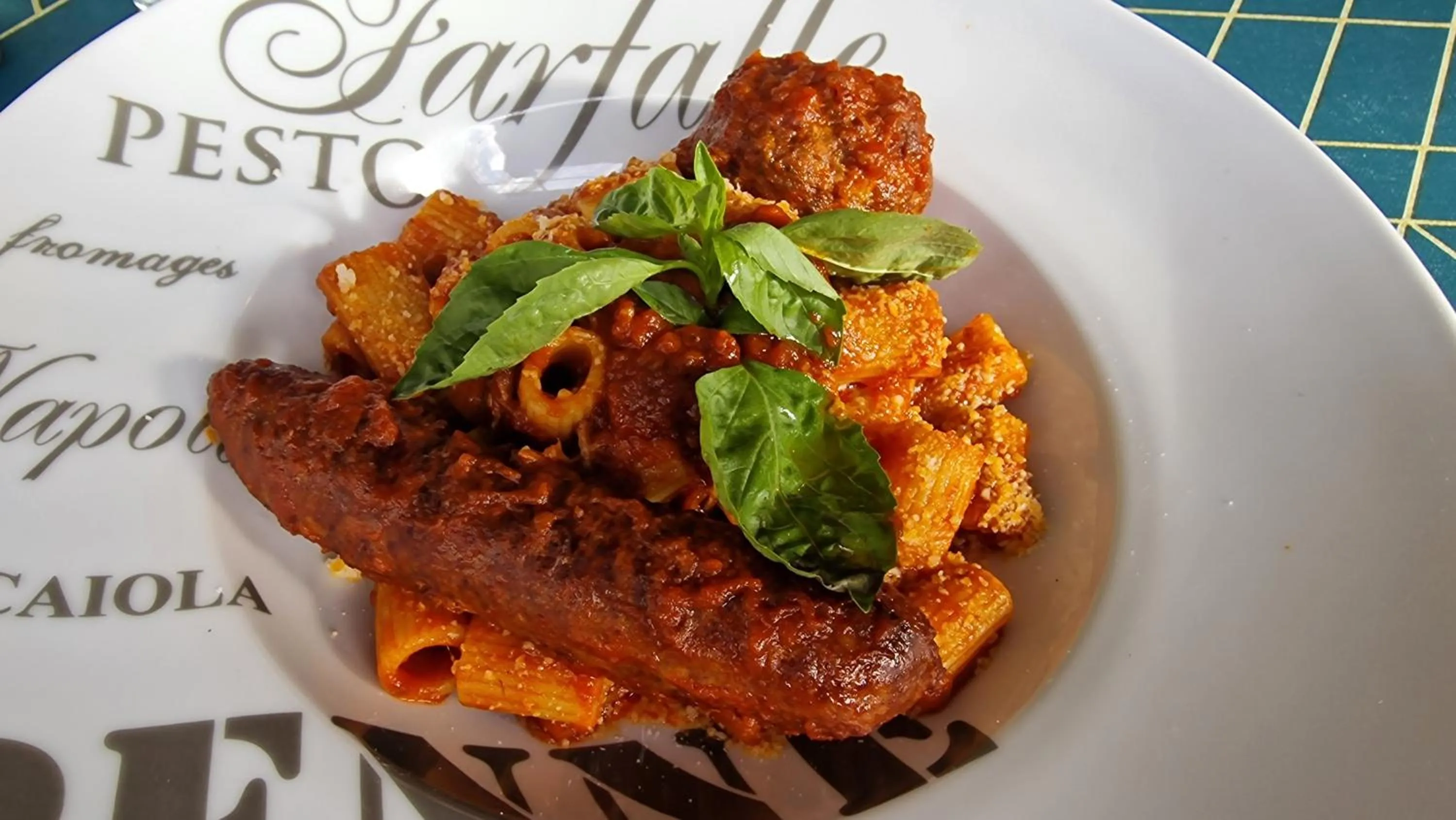 Restaurant/places to eat in Hôtel Saint Jacques