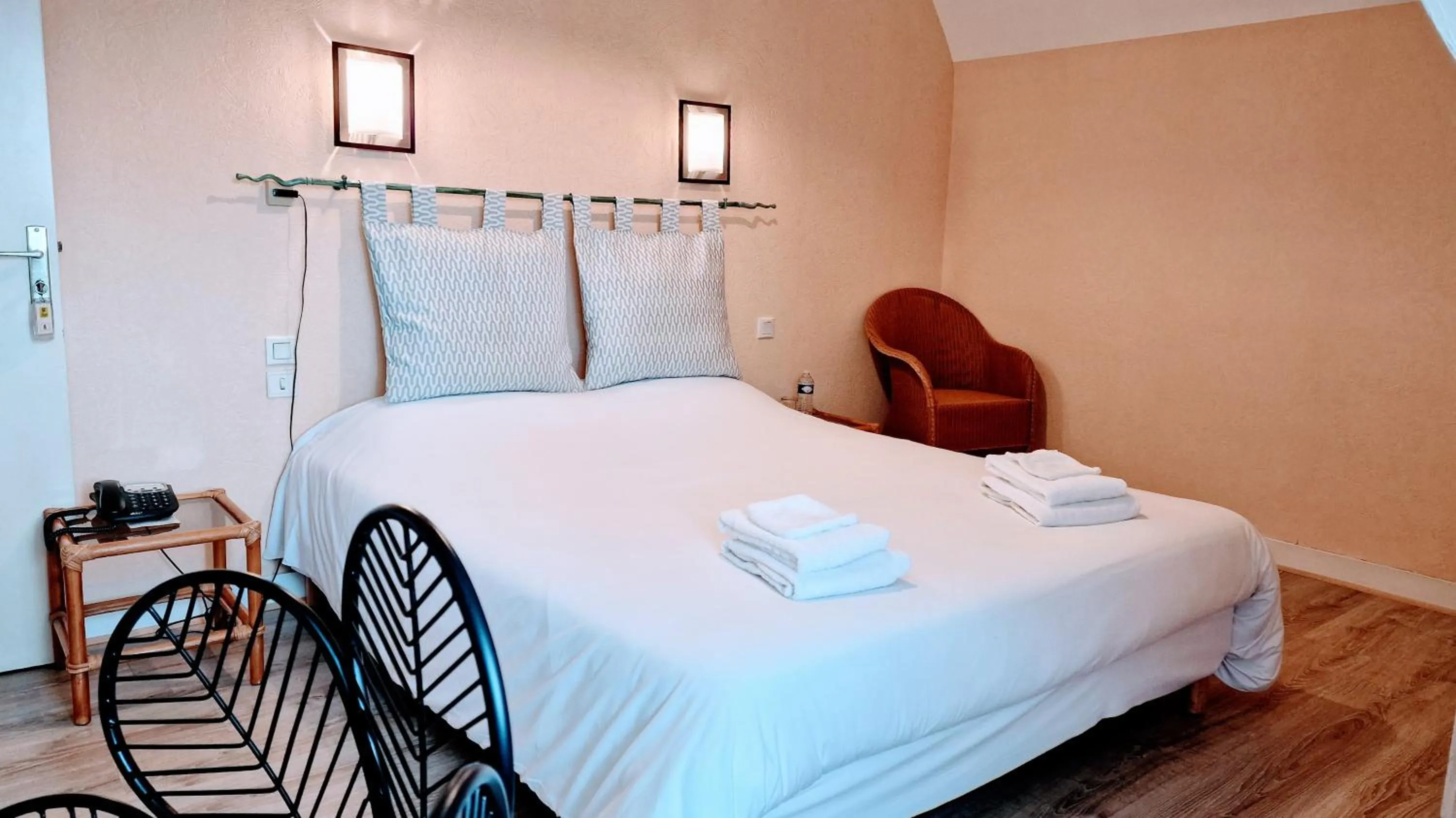 Bed in Hôtel Saint Jacques