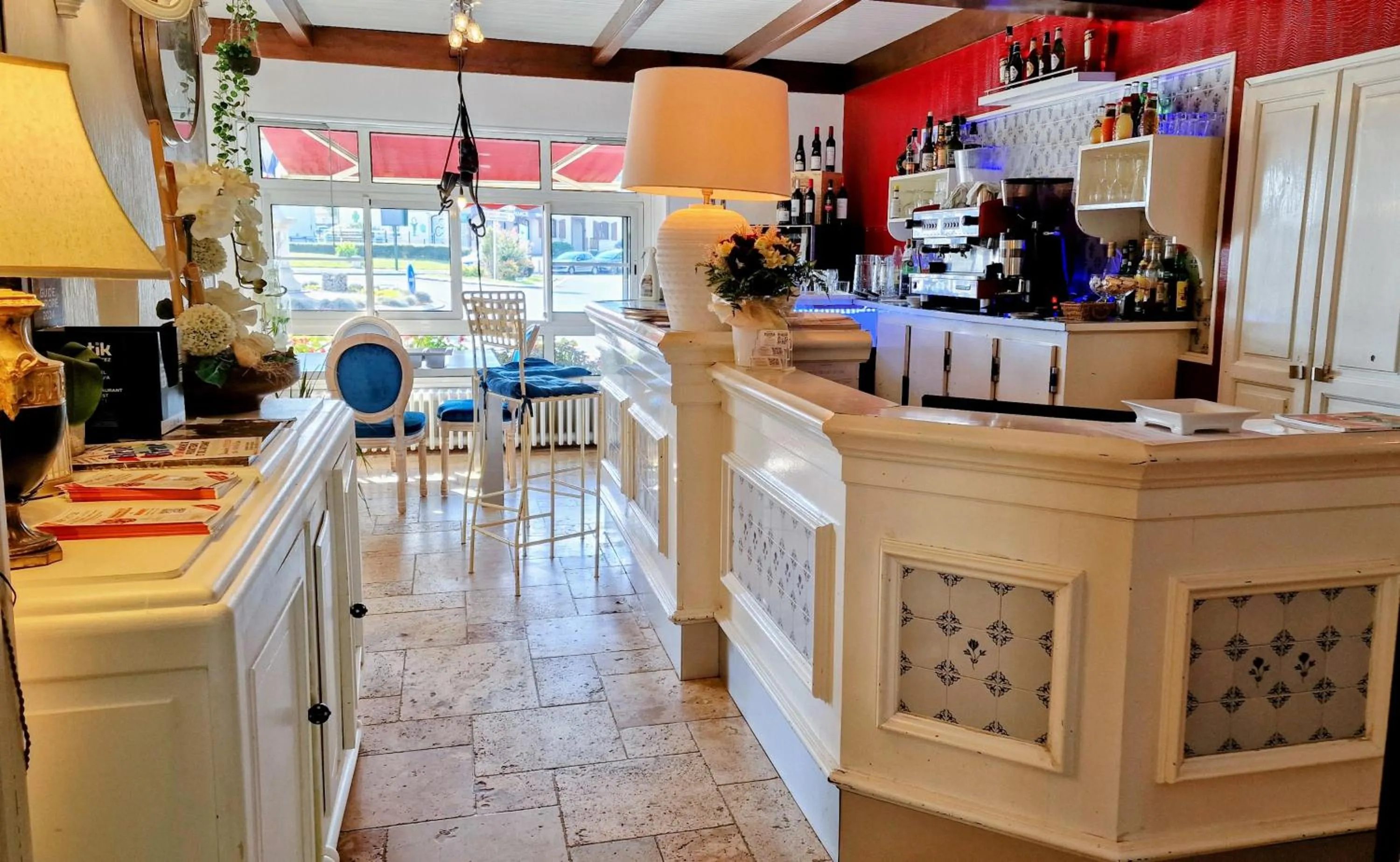 Restaurant/places to eat in Hôtel Saint Jacques