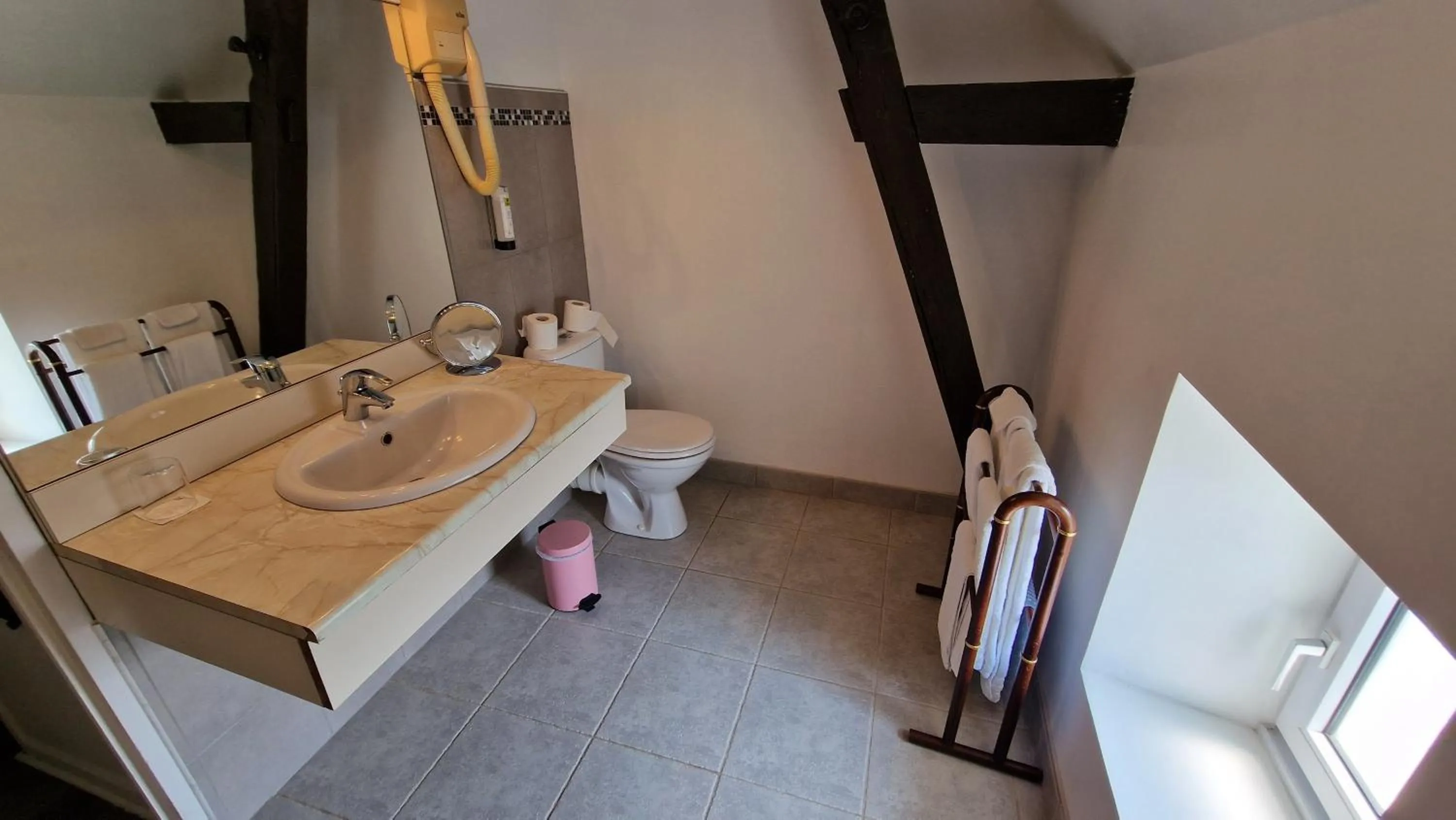 Bathroom in Hôtel Saint Jacques